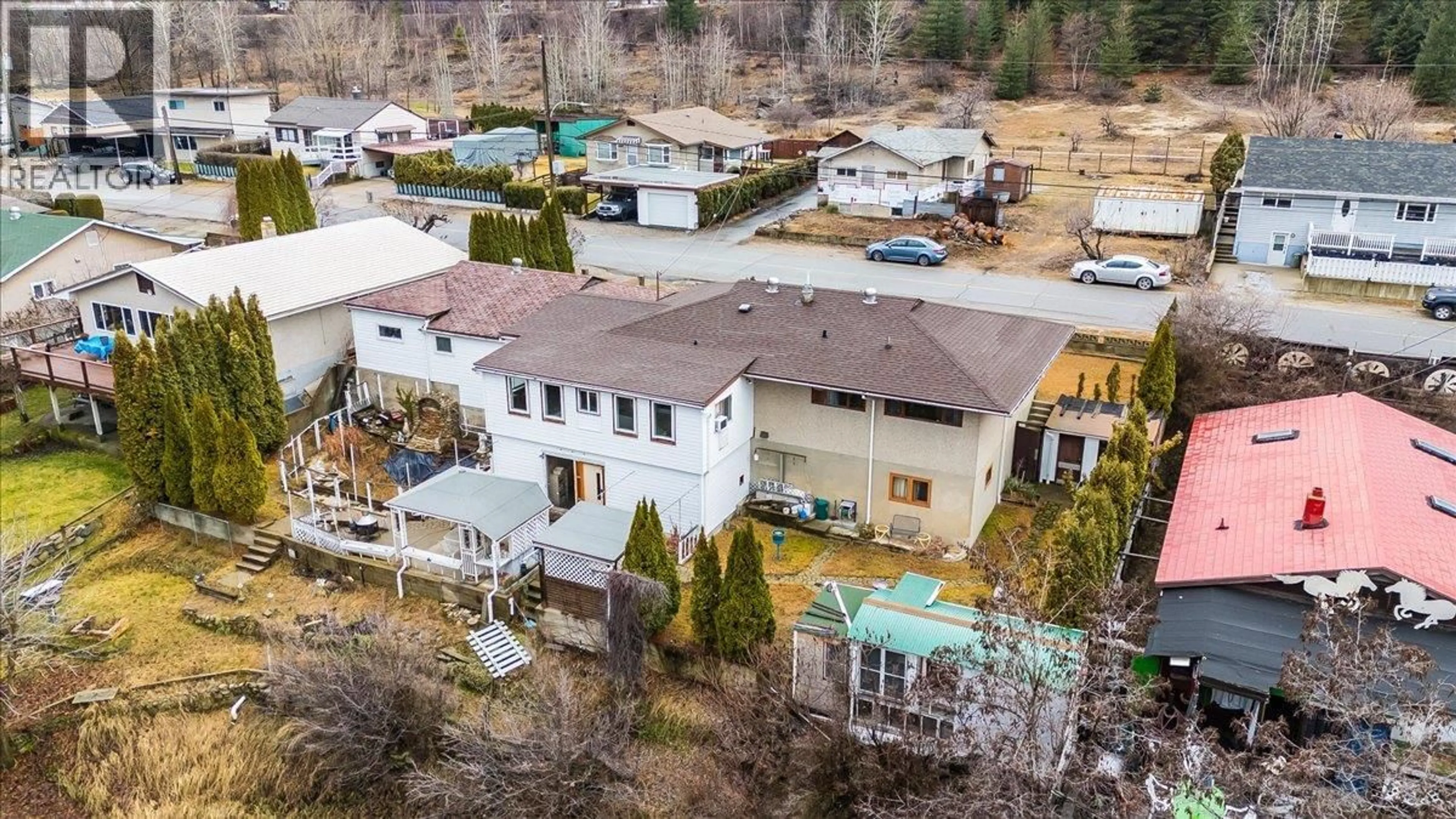 A pic from outside/outdoor area/front of a property/back of a property/a pic from drone, unknown for 275 2ND AVENUE, Rivervale British Columbia V1R4V3