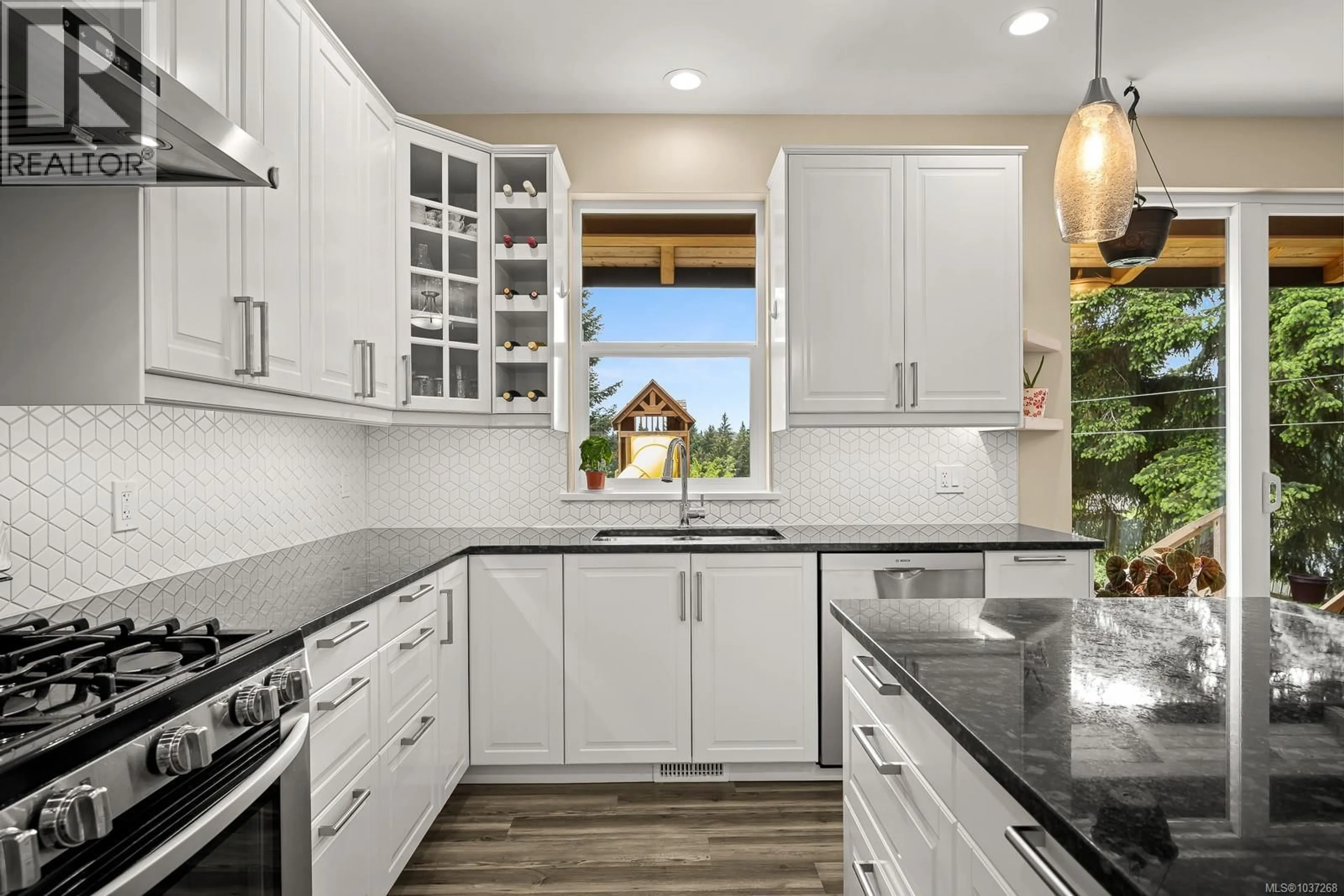 Contemporary kitchen, ceramic/tile floor for 405 ROCKLAND ROAD, Campbell River British Columbia V9W1N7