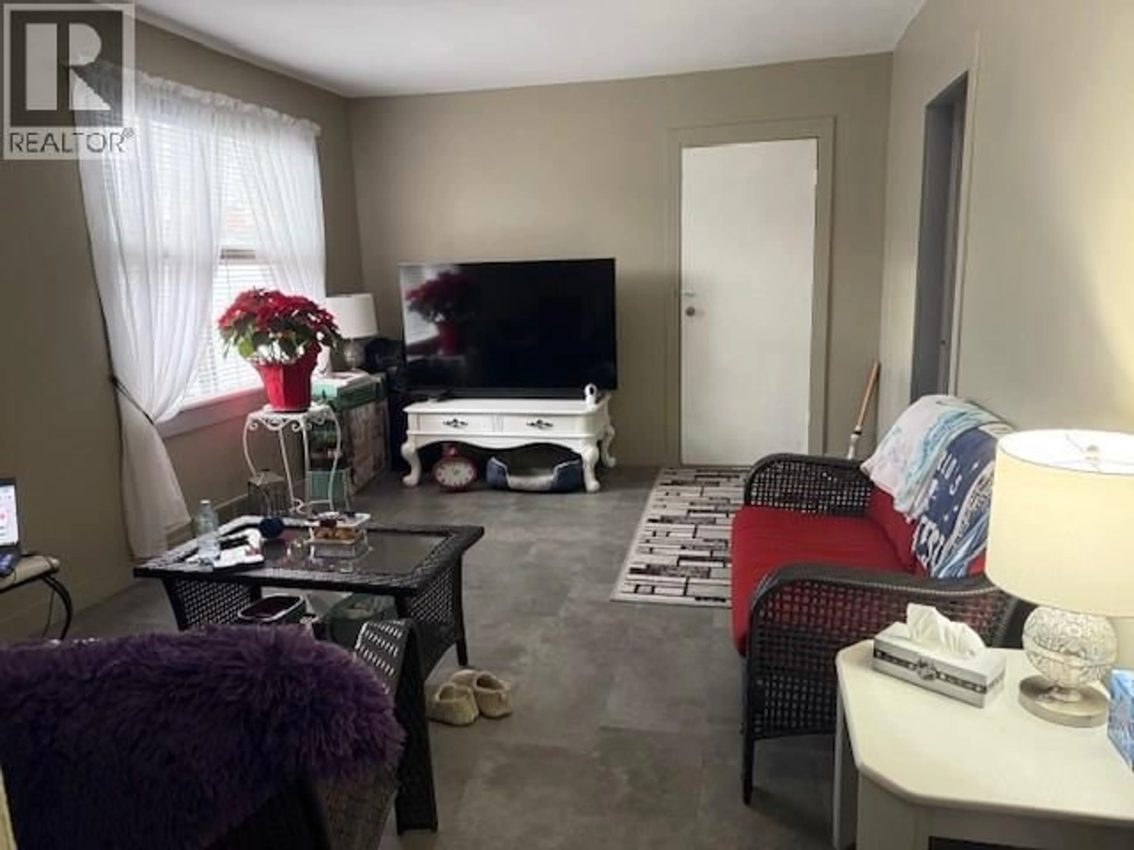 Living room with furniture, unknown for 325 WILLOW STREET, Kamloops British Columbia V2B4C8