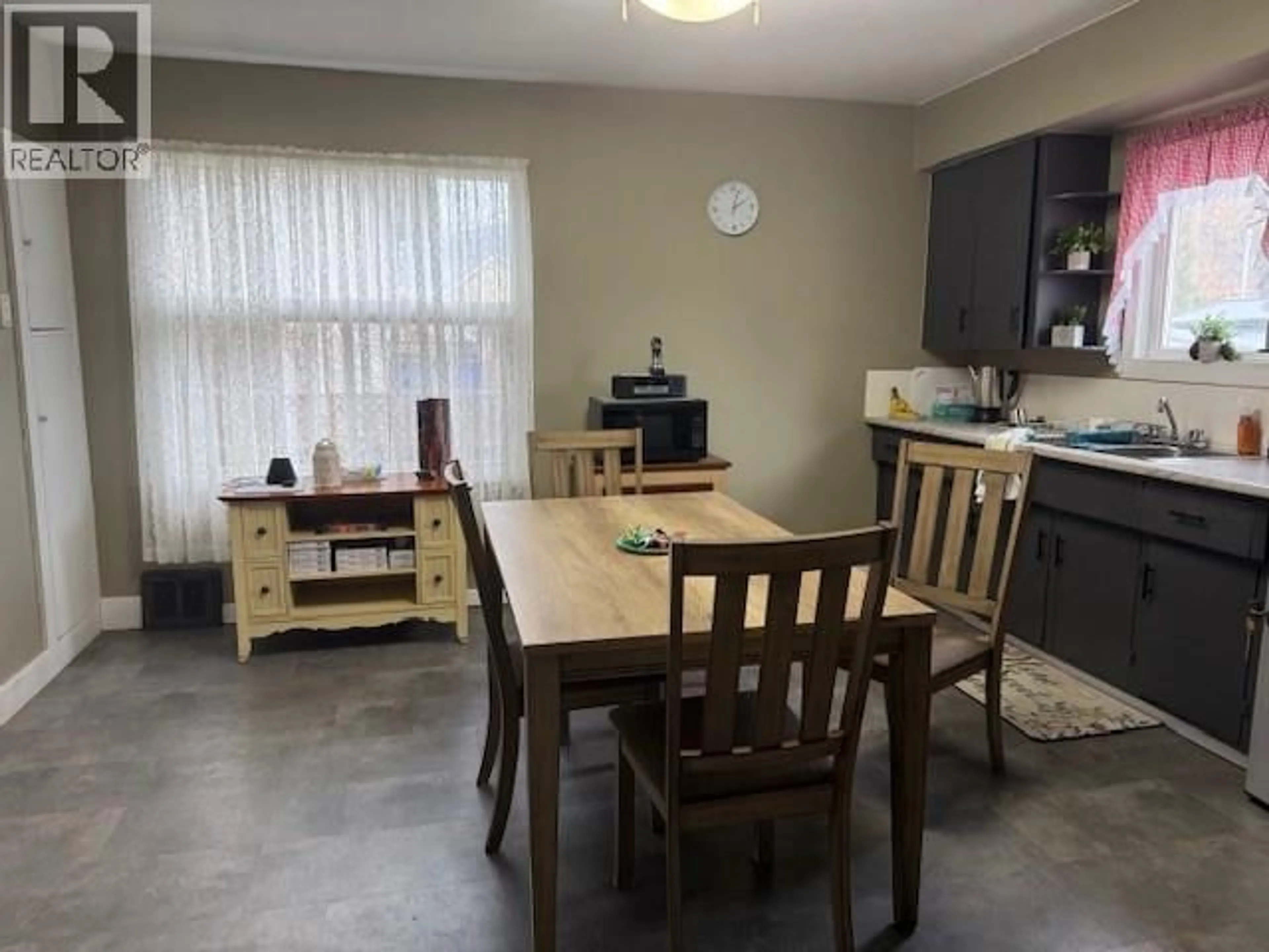 Standard kitchen, unknown for 325 WILLOW STREET, Kamloops British Columbia V2B4C8