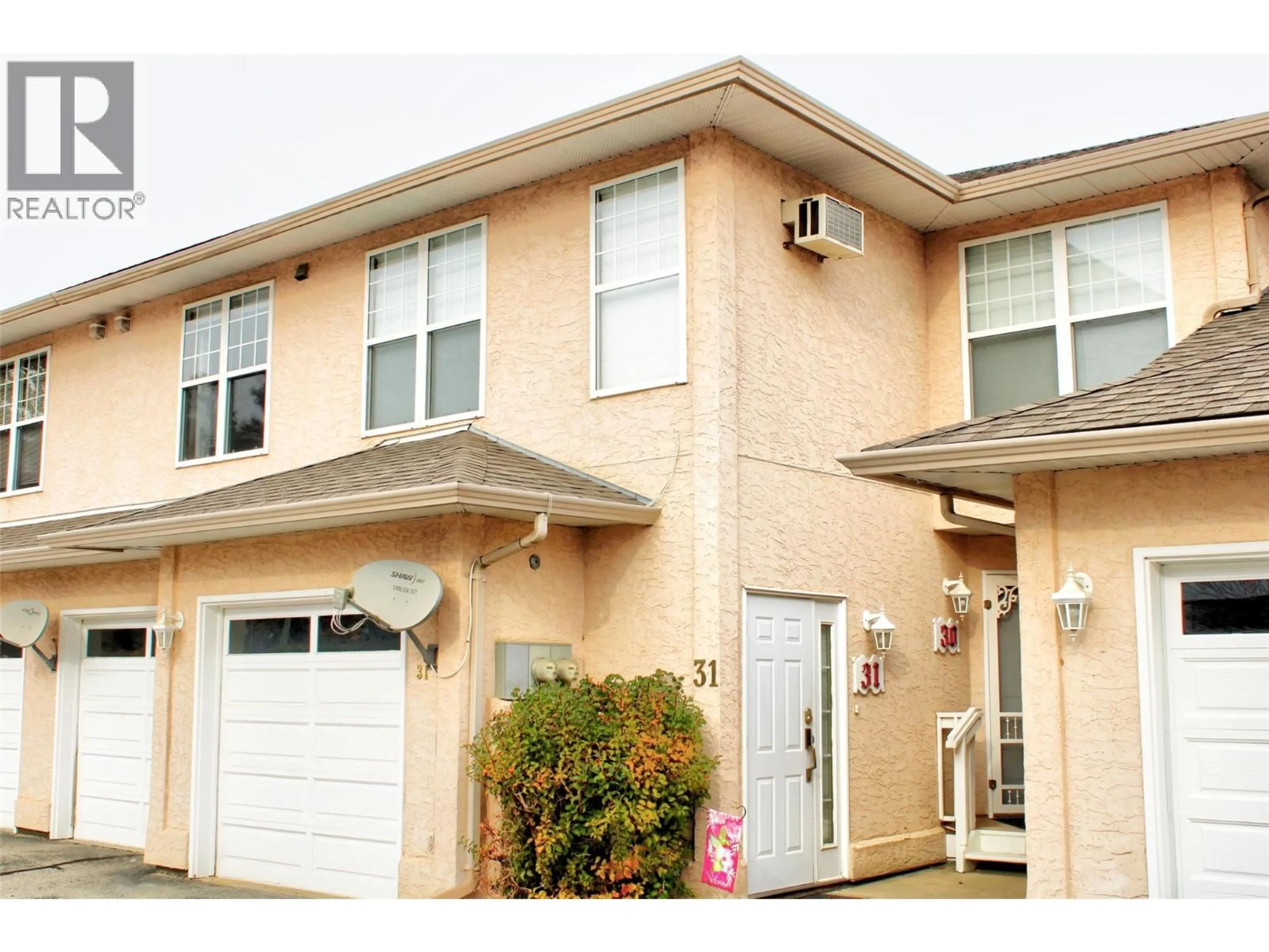 Home with vinyl exterior material, street for 31 - 303 REGENT AVENUE, Enderby British Columbia V0E1V2