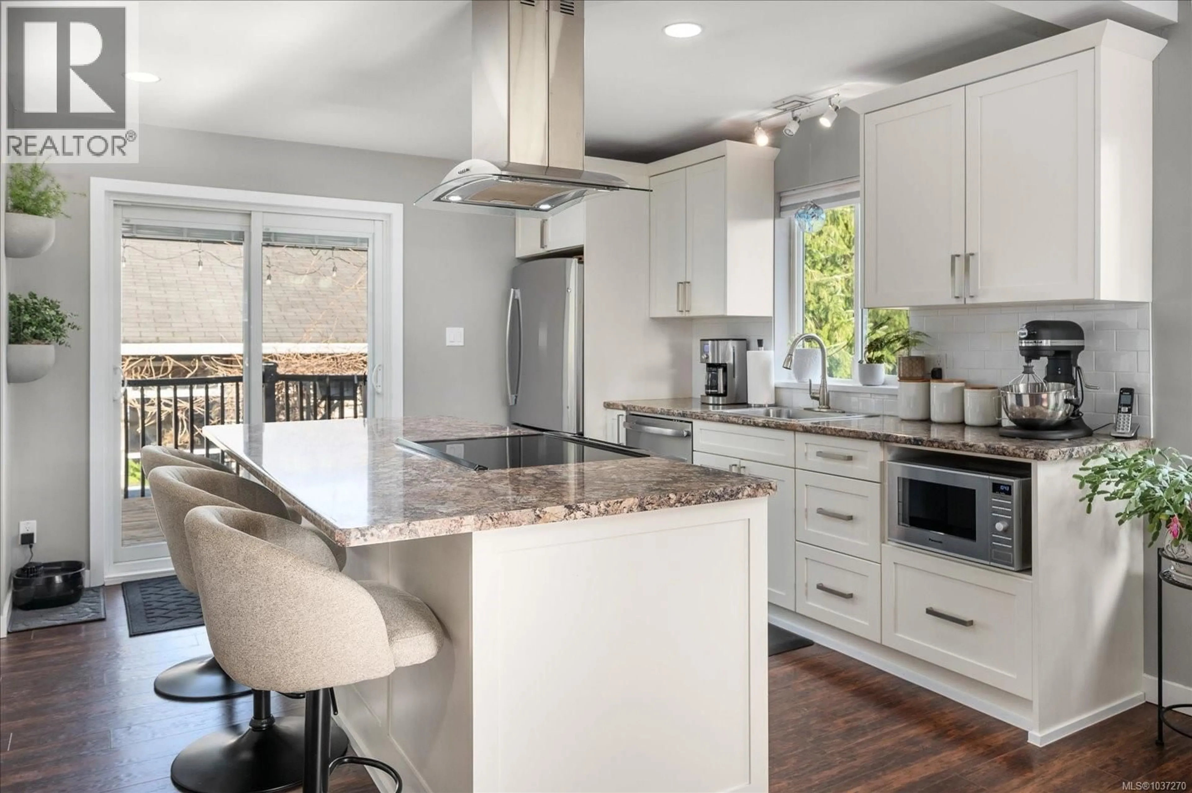 Open concept kitchen, unknown for 2121 LEXINGTON PLACE, Courtenay British Columbia V9N9C5
