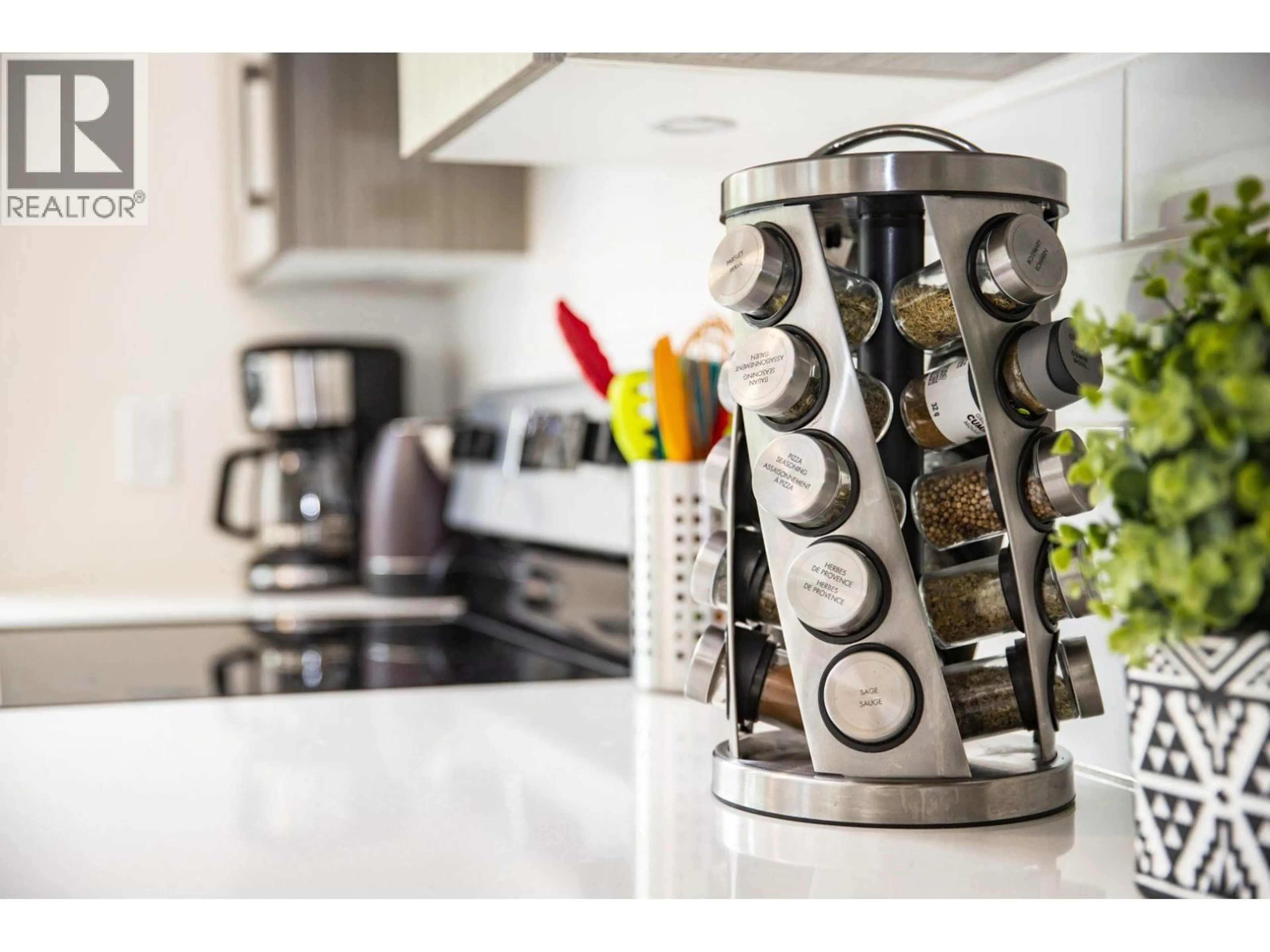 Contemporary kitchen, unknown for 5204 - 1901 NELS NELSON CRESCENT, Revelstoke British Columbia V0E2S3