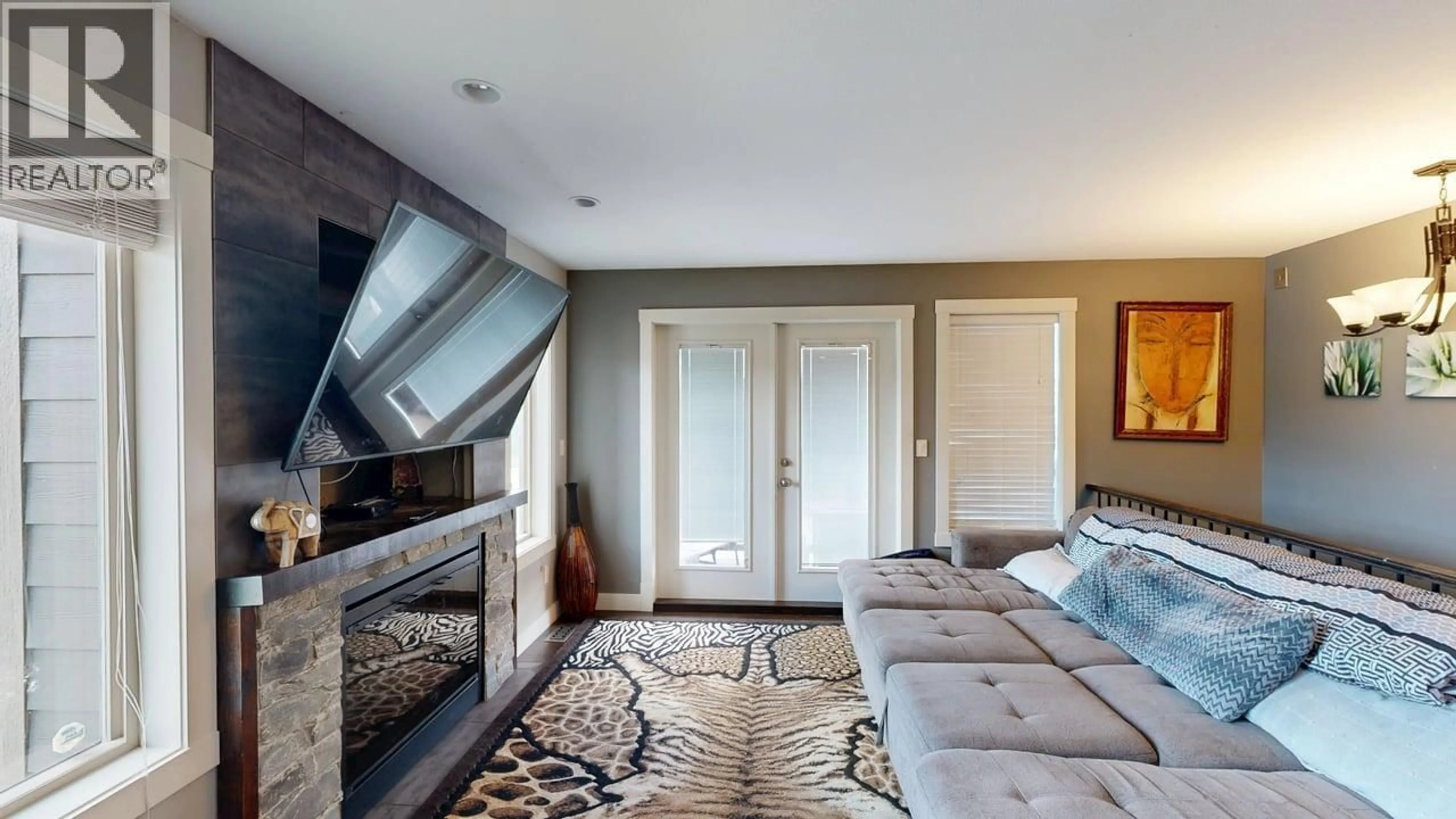 Living room with furniture, unknown for 7400 SUN PEAKS DRIVE, Vernon British Columbia V1B4C7