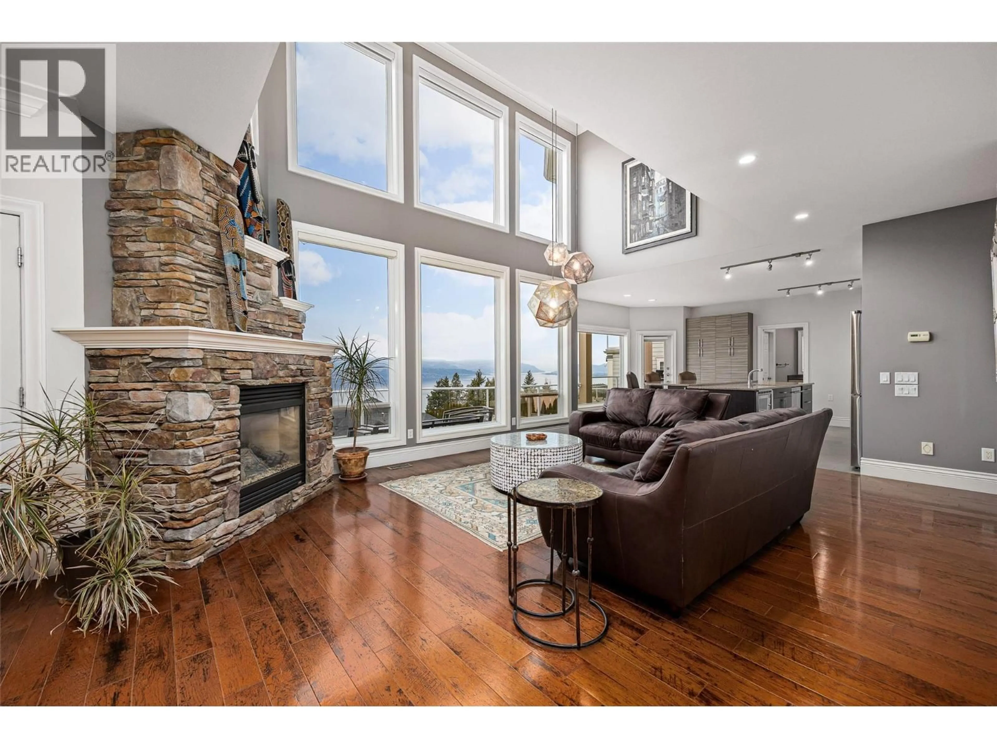 Living room with furniture, wood/laminate floor for 374 QUILCHENA DRIVE, Kelowna British Columbia V1W4W4