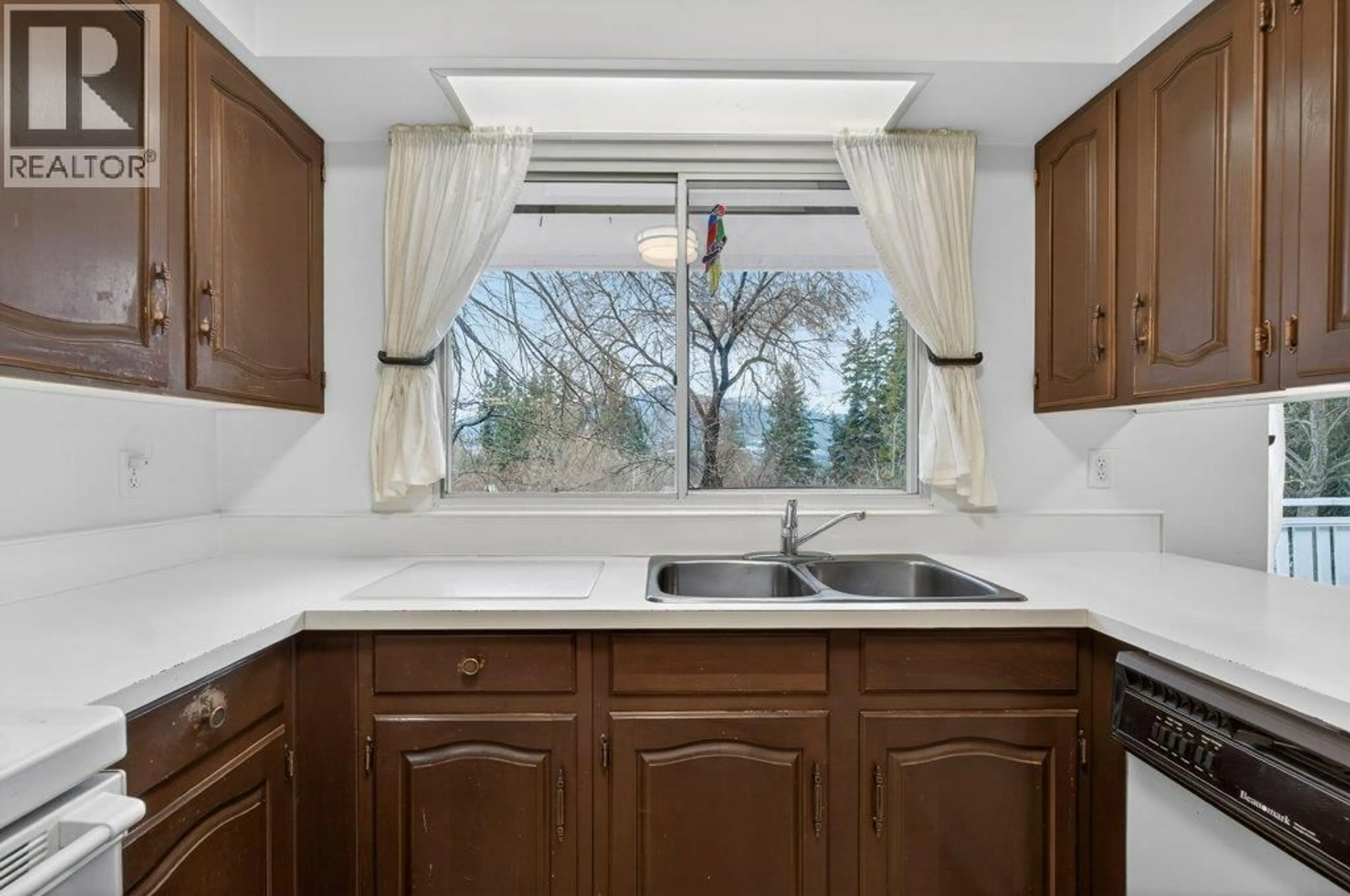 Standard kitchen, ceramic/tile floor for 2850 30 AVENUE NORTHEAST, Salmon Arm British Columbia V1E3L2