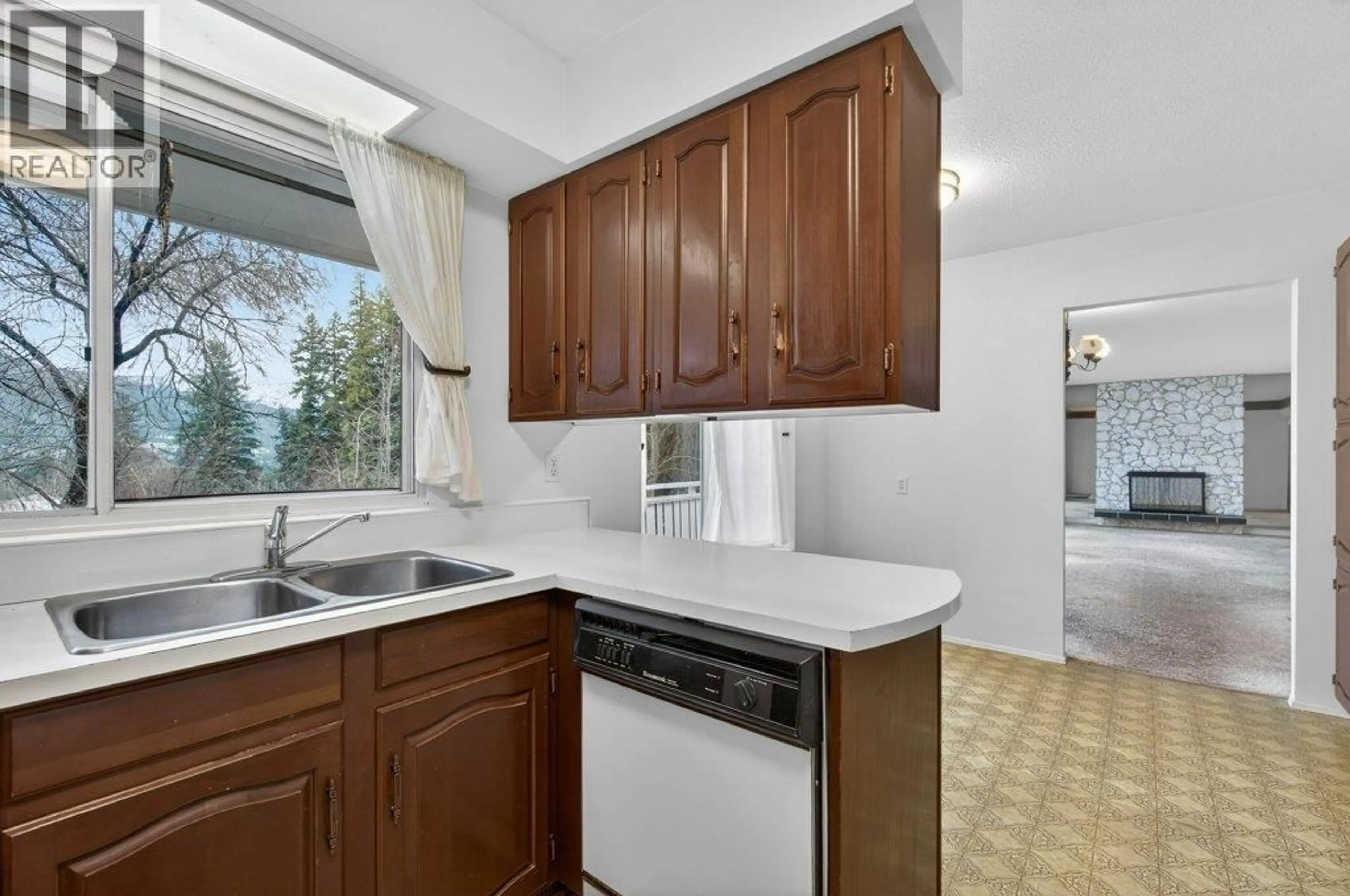 Standard kitchen, unknown for 2850 30 AVENUE NORTHEAST, Salmon Arm British Columbia V1E3L2