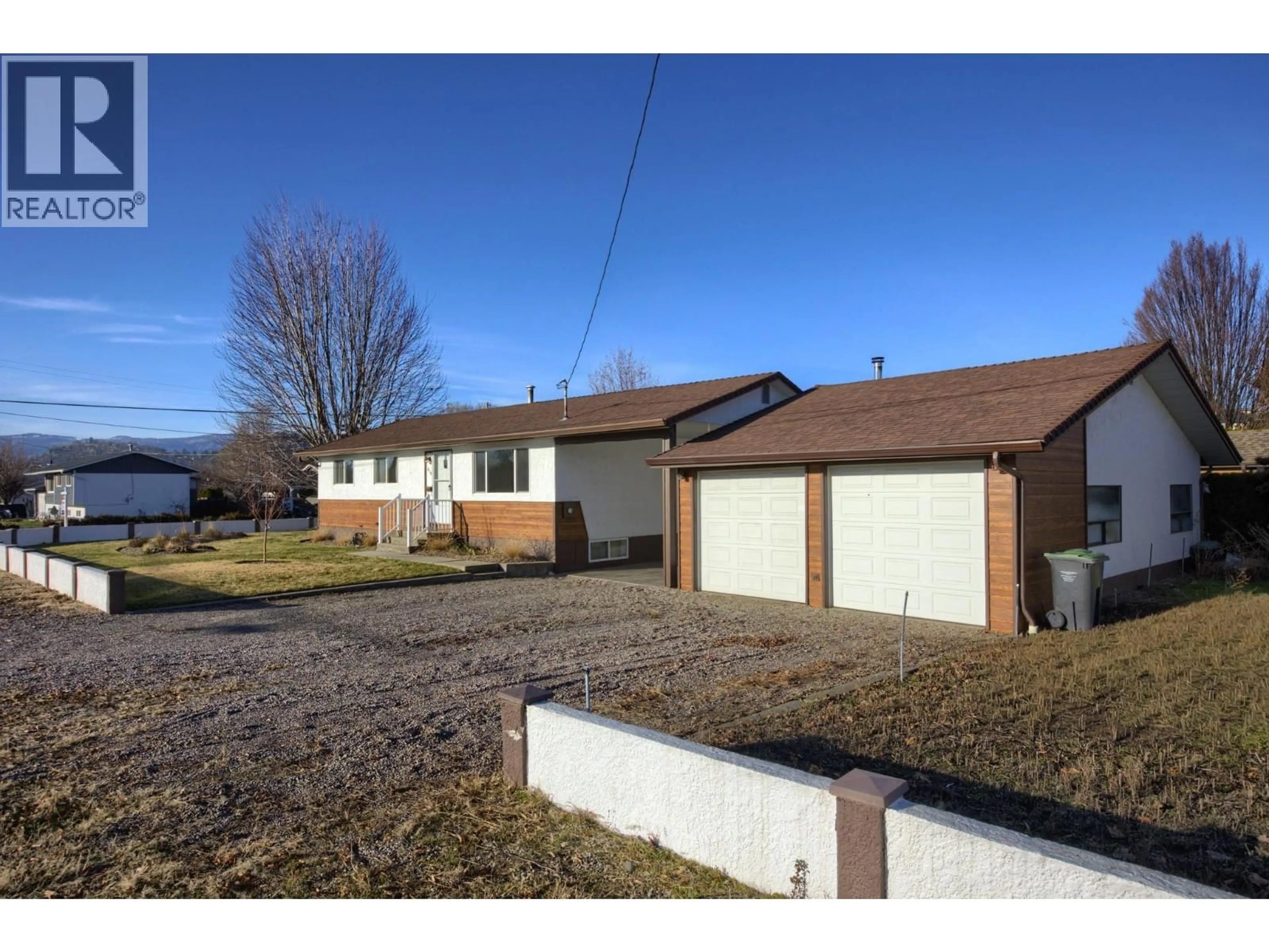 A pic from outside/outdoor area/front of a property/back of a property/a pic from drone, street for 810 FIFE ROAD, Kelowna British Columbia V1X1V4