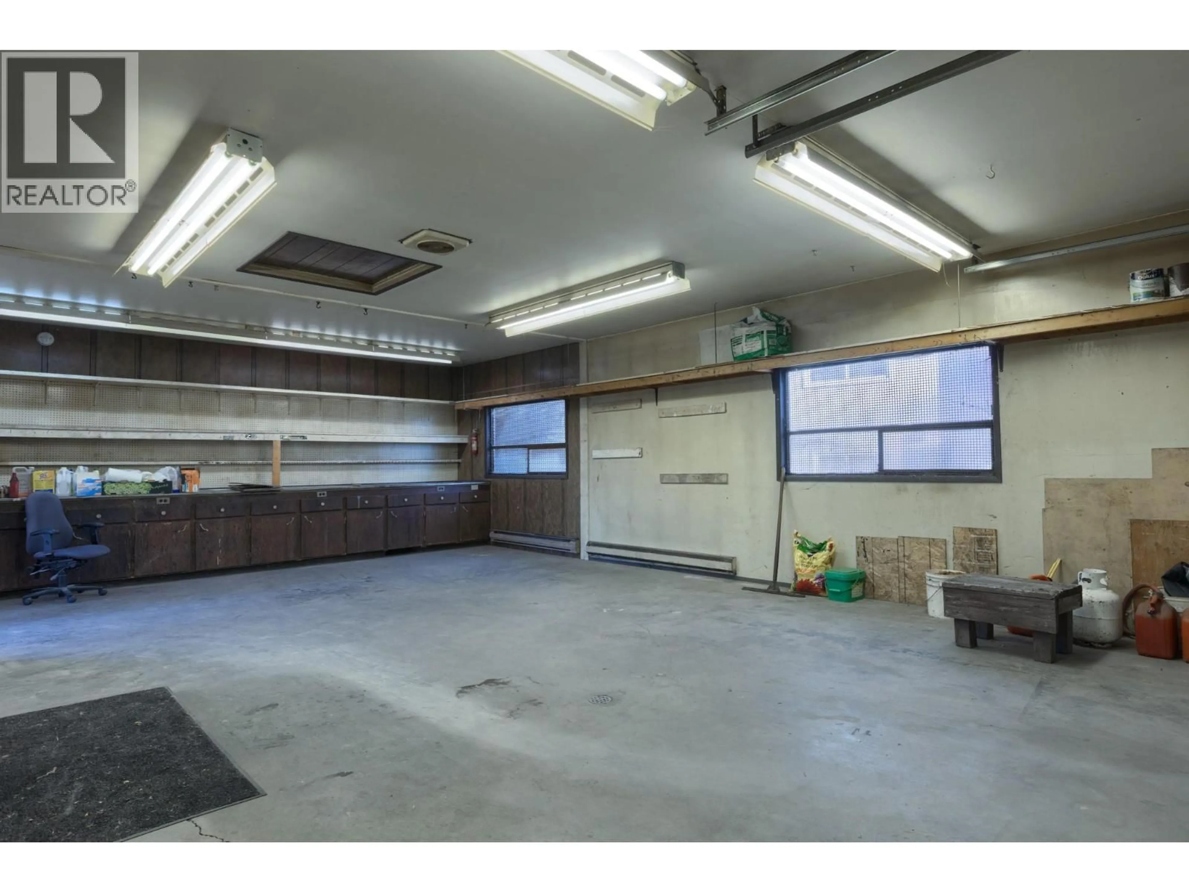 Indoor garage for 810 FIFE ROAD, Kelowna British Columbia V1X1V4