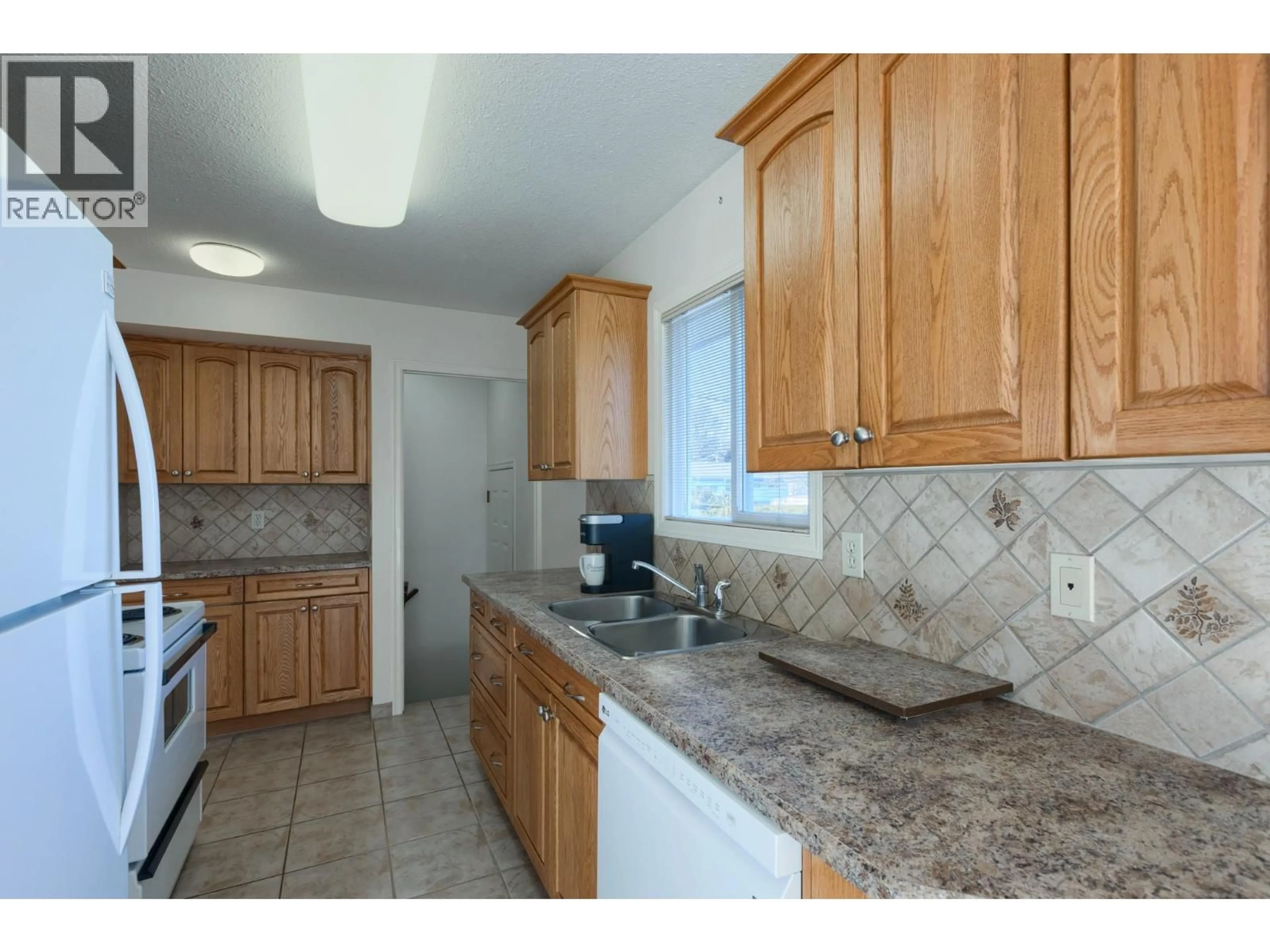 Standard kitchen, ceramic/tile floor for 810 FIFE ROAD, Kelowna British Columbia V1X1V4