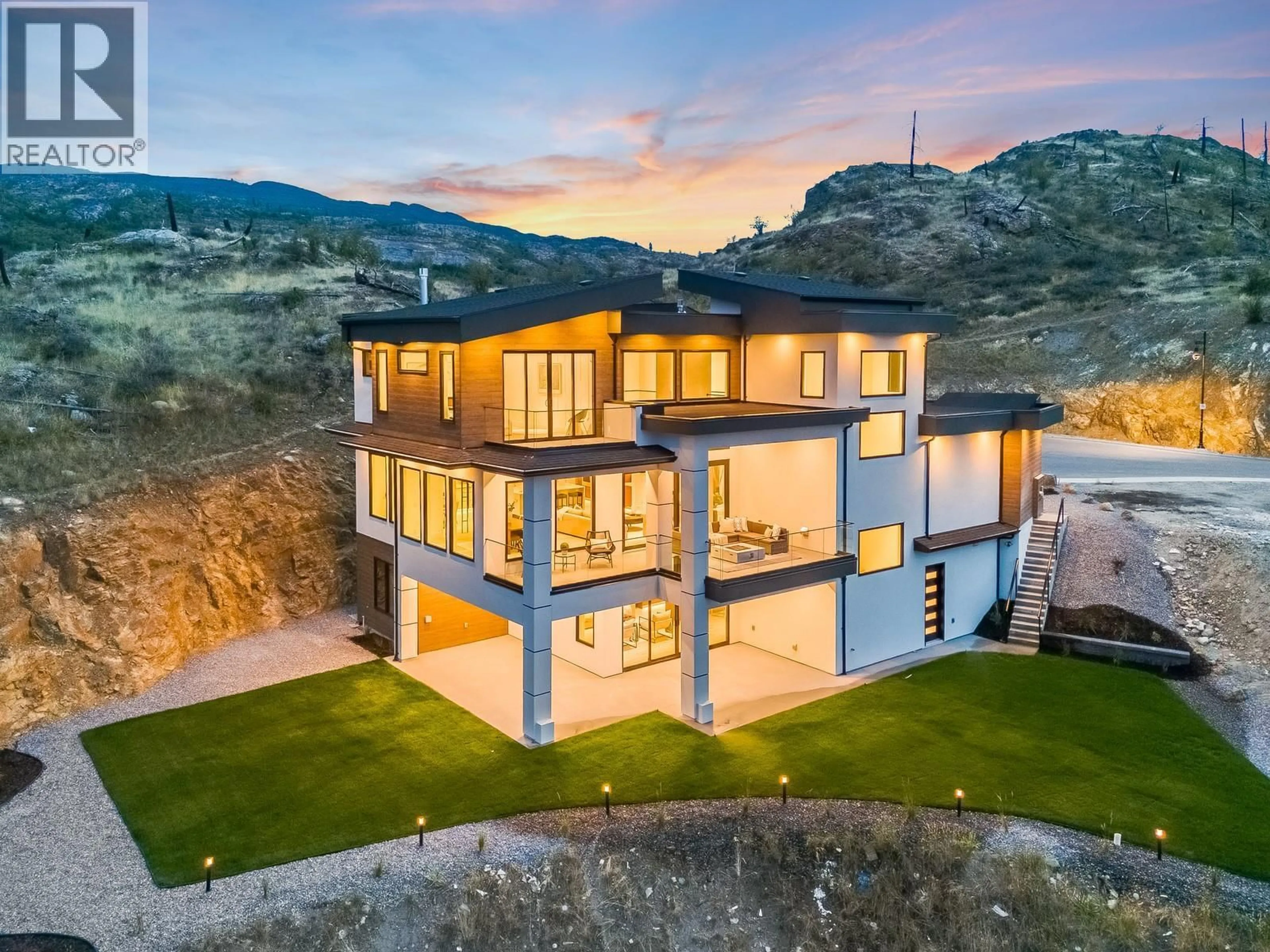 Home with vinyl exterior material, unknown for 1122 PEARCY COURT, Kelowna British Columbia V1W5H6