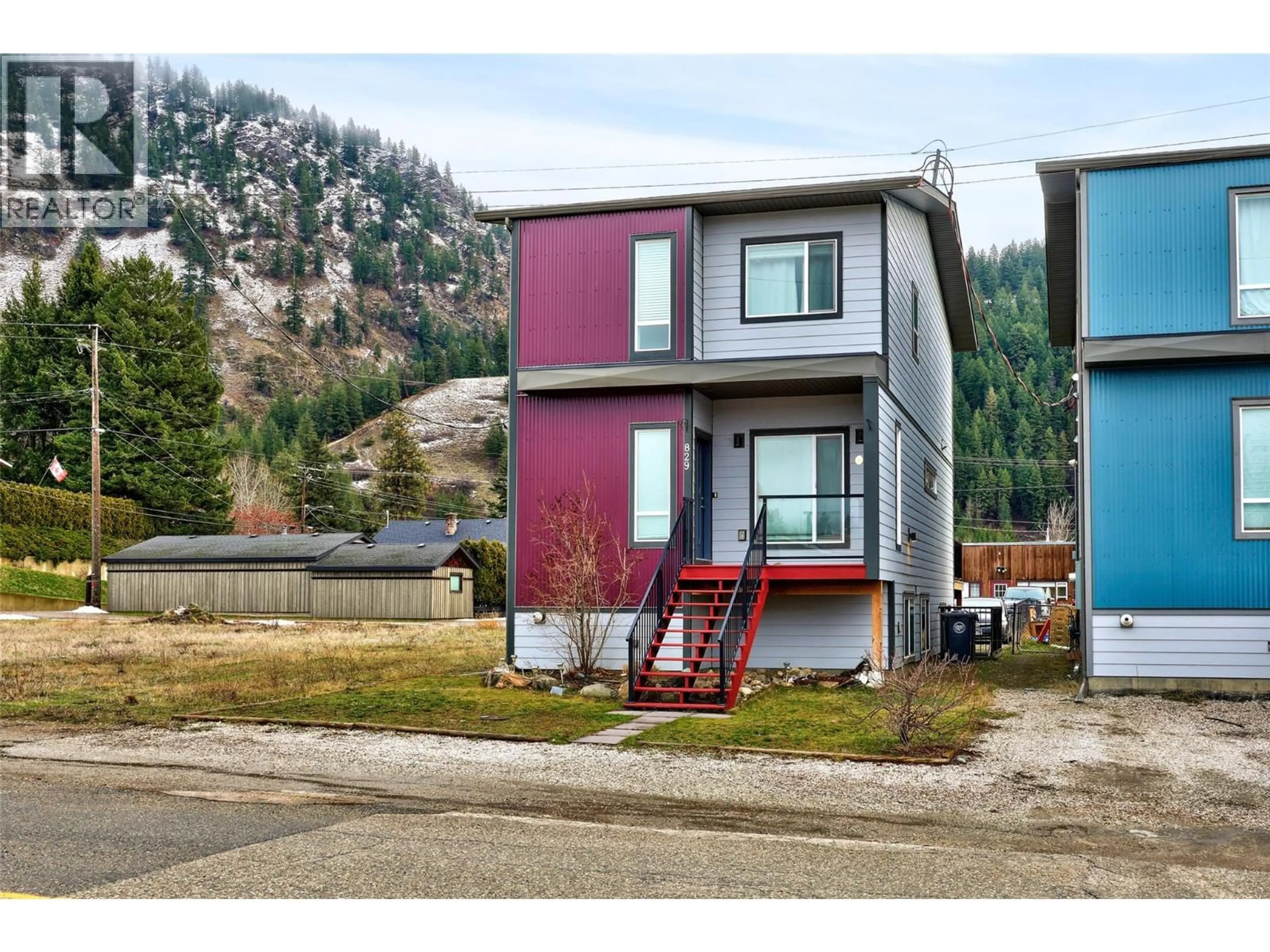 Home with vinyl exterior material, street for 829 OKANAGAN AVENUE, Chase British Columbia V0E1M0