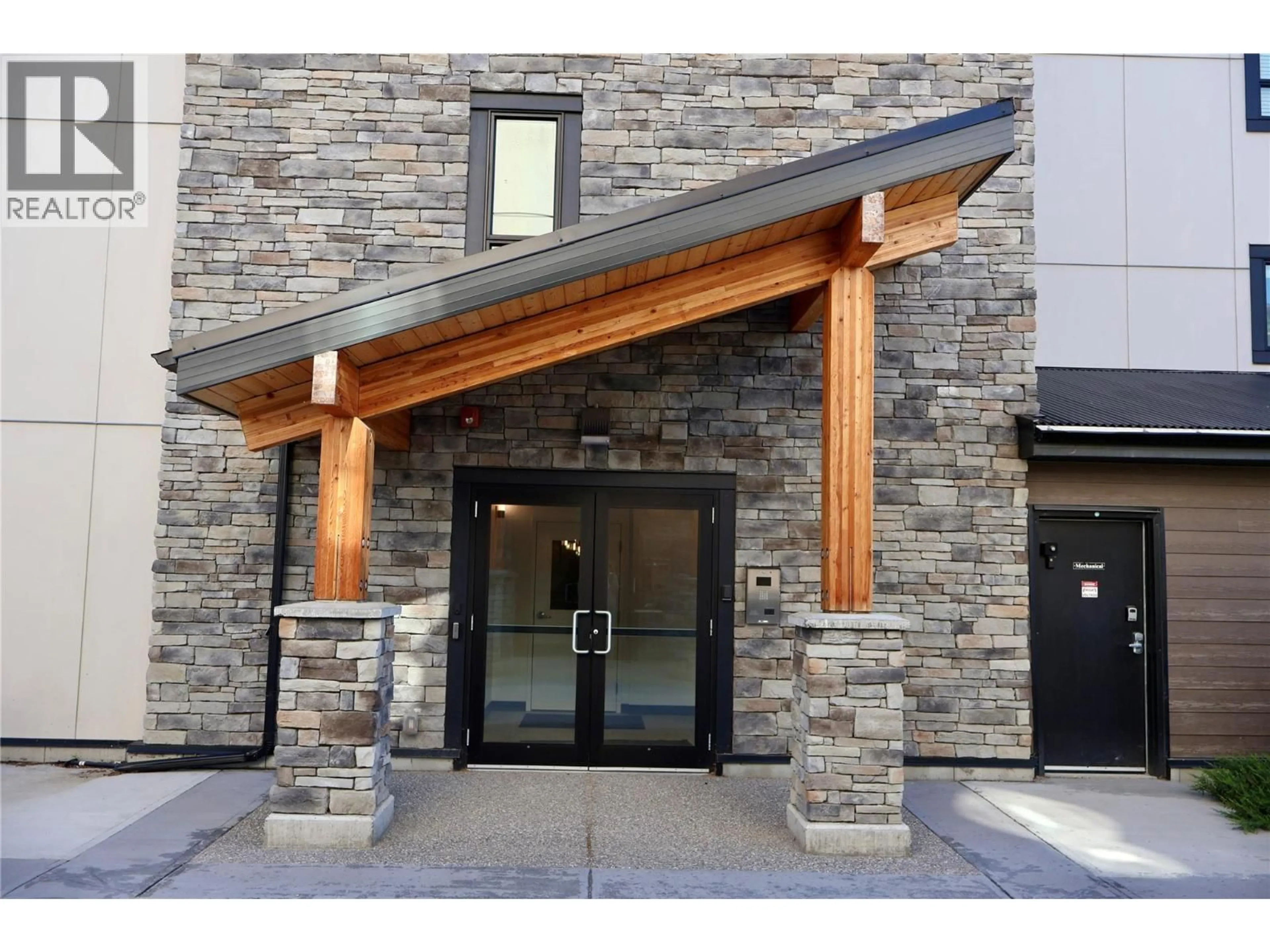 Indoor entryway for 1202 - 410 5TH AVENUE, Golden British Columbia V0A1H0