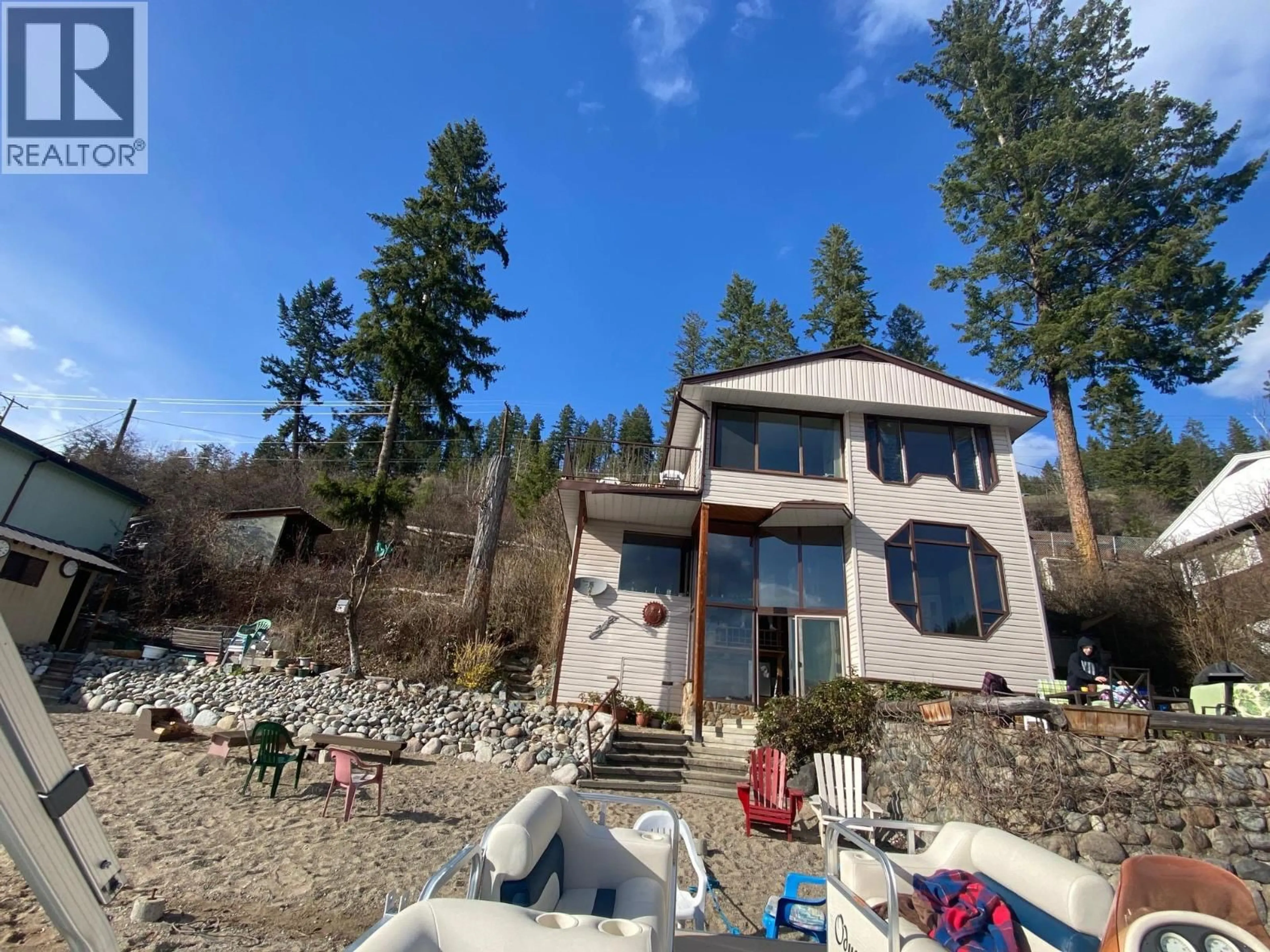 A pic from outside/outdoor area/front of a property/back of a property/a pic from drone, water/lake/river/ocean view for 125 BROWN ROAD, Christina Lake British Columbia V0H1E1