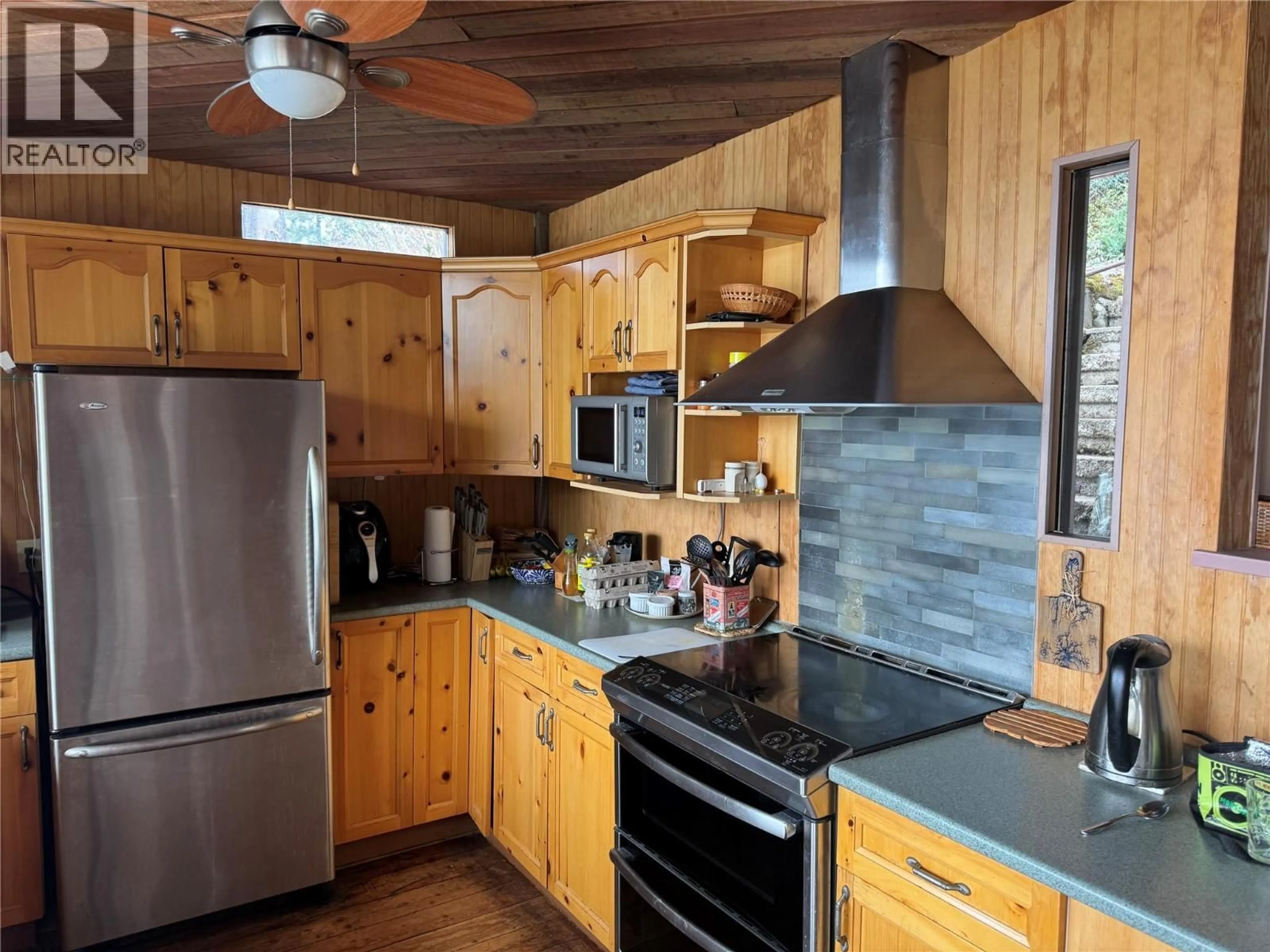 Rustic kitchen, wood/laminate floor for 125 BROWN ROAD, Christina Lake British Columbia V0H1E1