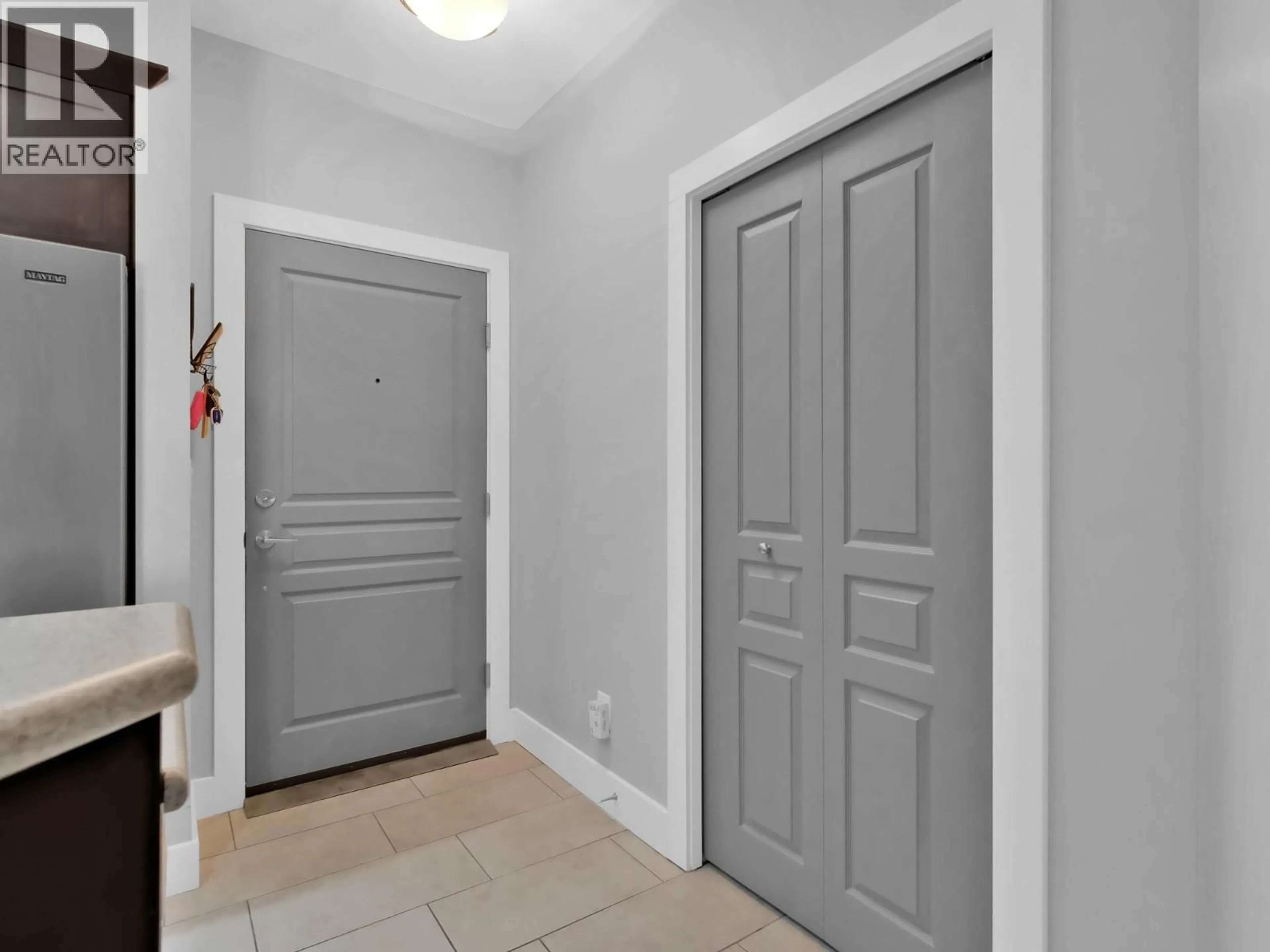 Indoor entryway for 311 - 250 WATERFORD AVENUE, Penticton British Columbia V2A3T8