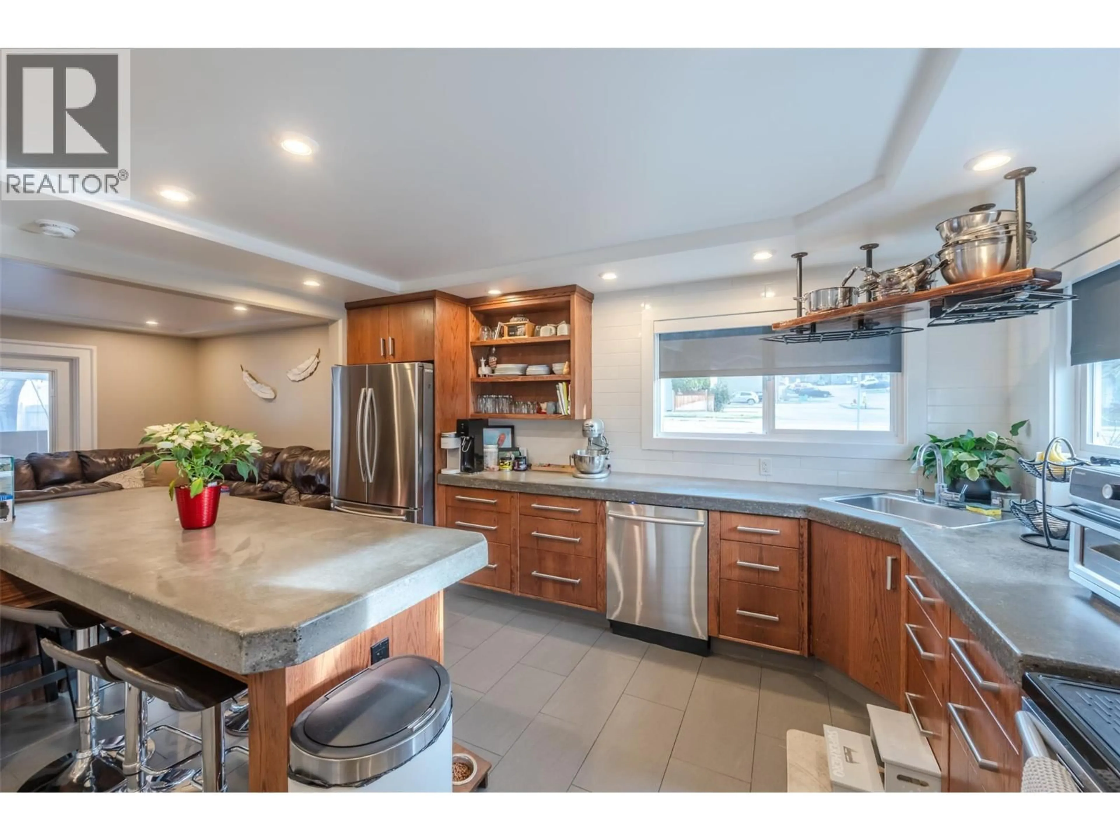 Open concept kitchen, ceramic/tile floor for 61 - 3099 SOUTH MAIN STREET, Penticton British Columbia V2A6Y2