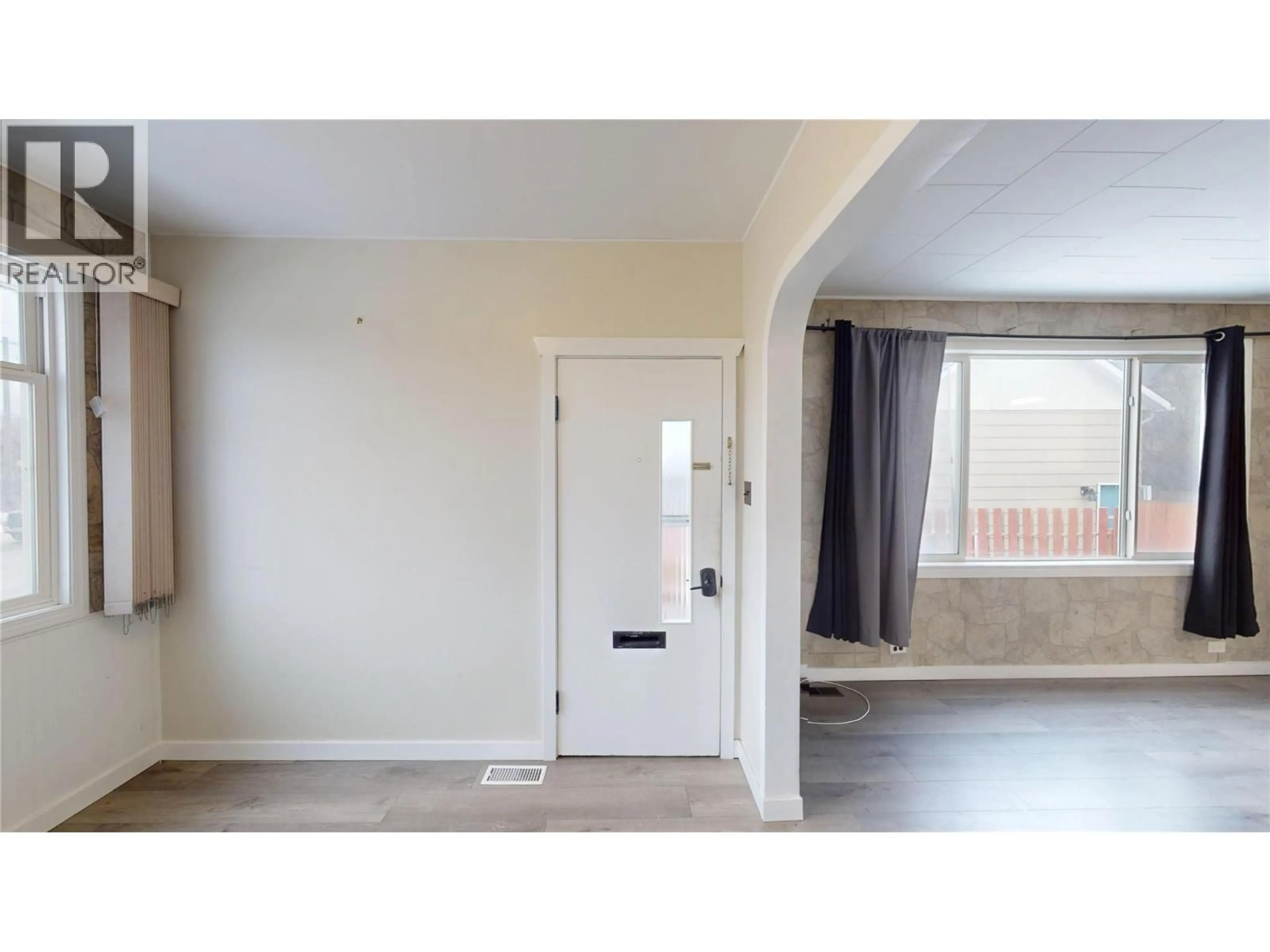 Indoor entryway for 201R 9TH  S AVENUE, Cranbrook British Columbia V1C2M4