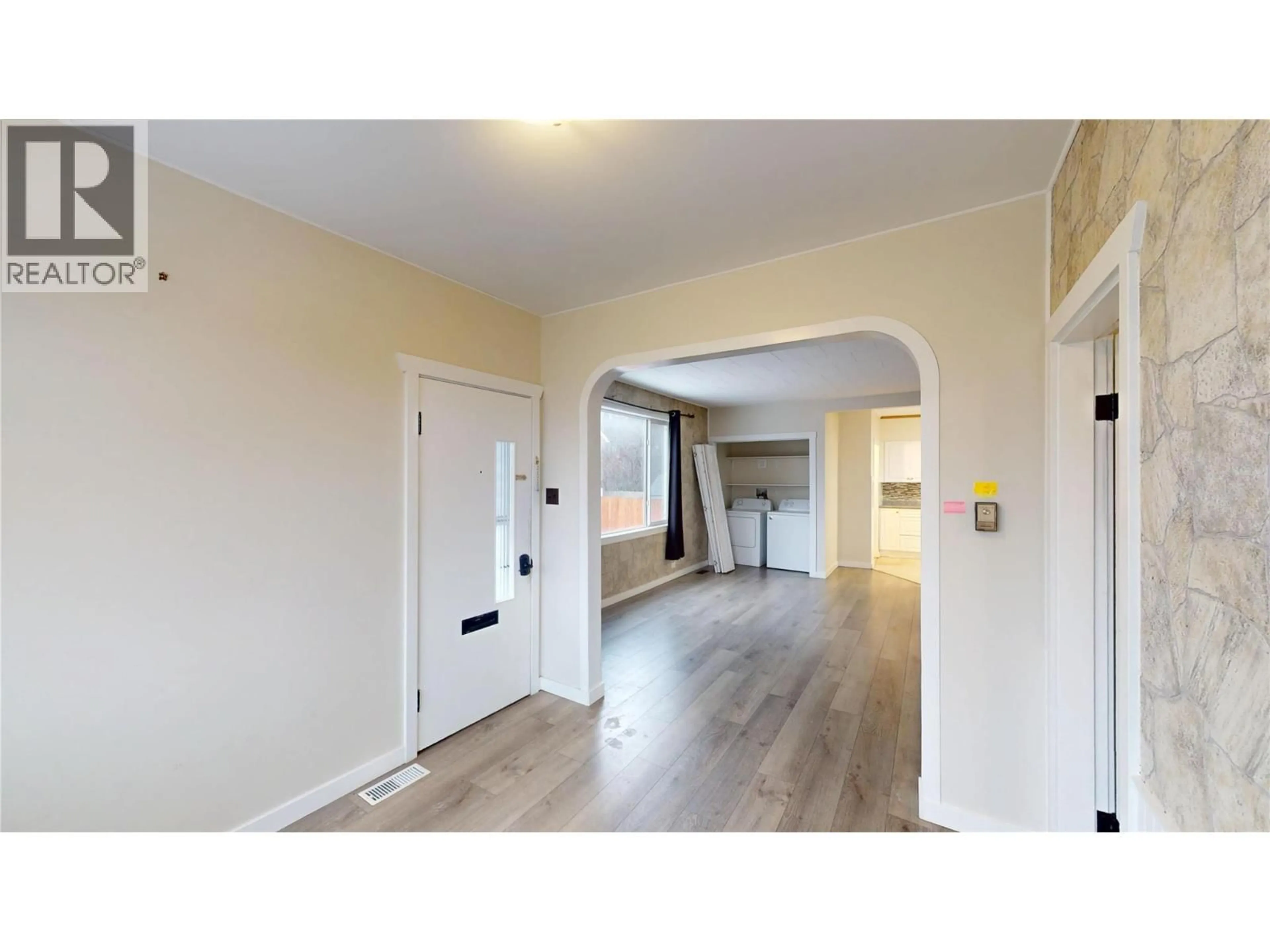 Indoor entryway for 201R 9TH  S AVENUE, Cranbrook British Columbia V1C2M4