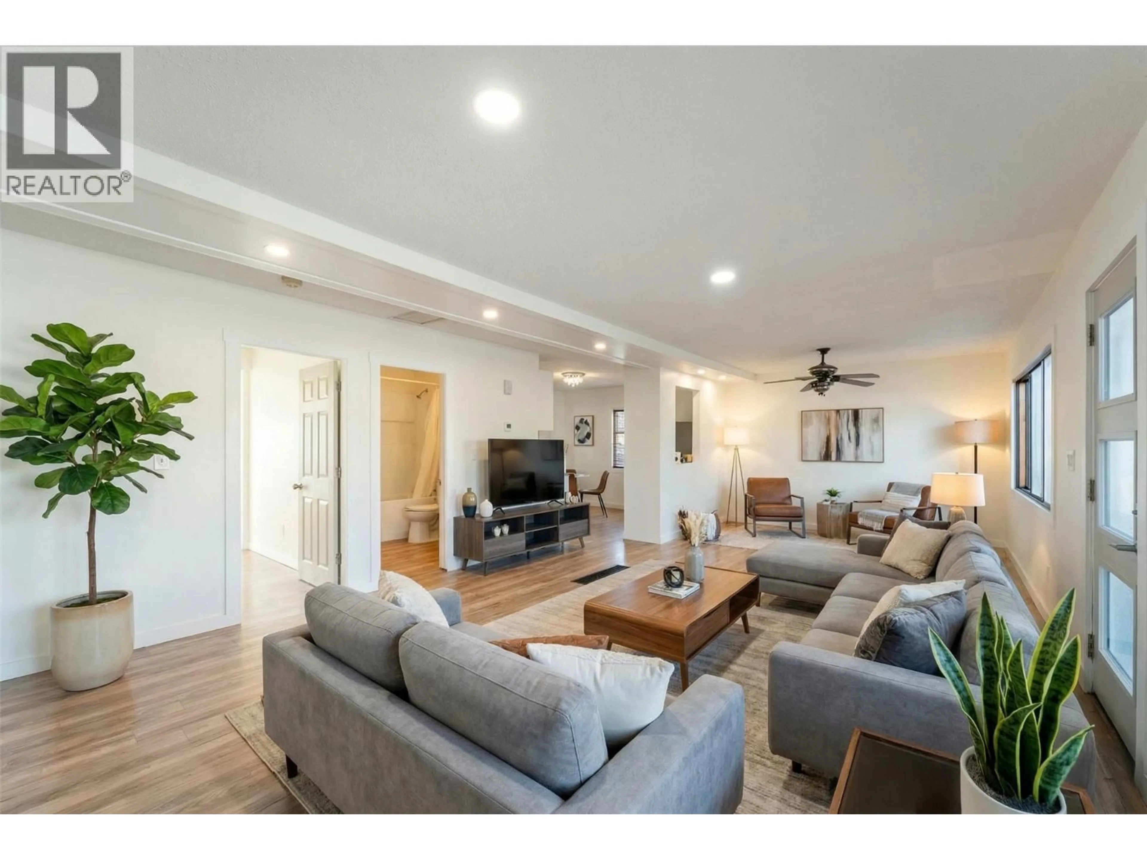 Living room with furniture, unknown for 230 FAIRVIEW AVENUE, Kamloops British Columbia V2B1E9