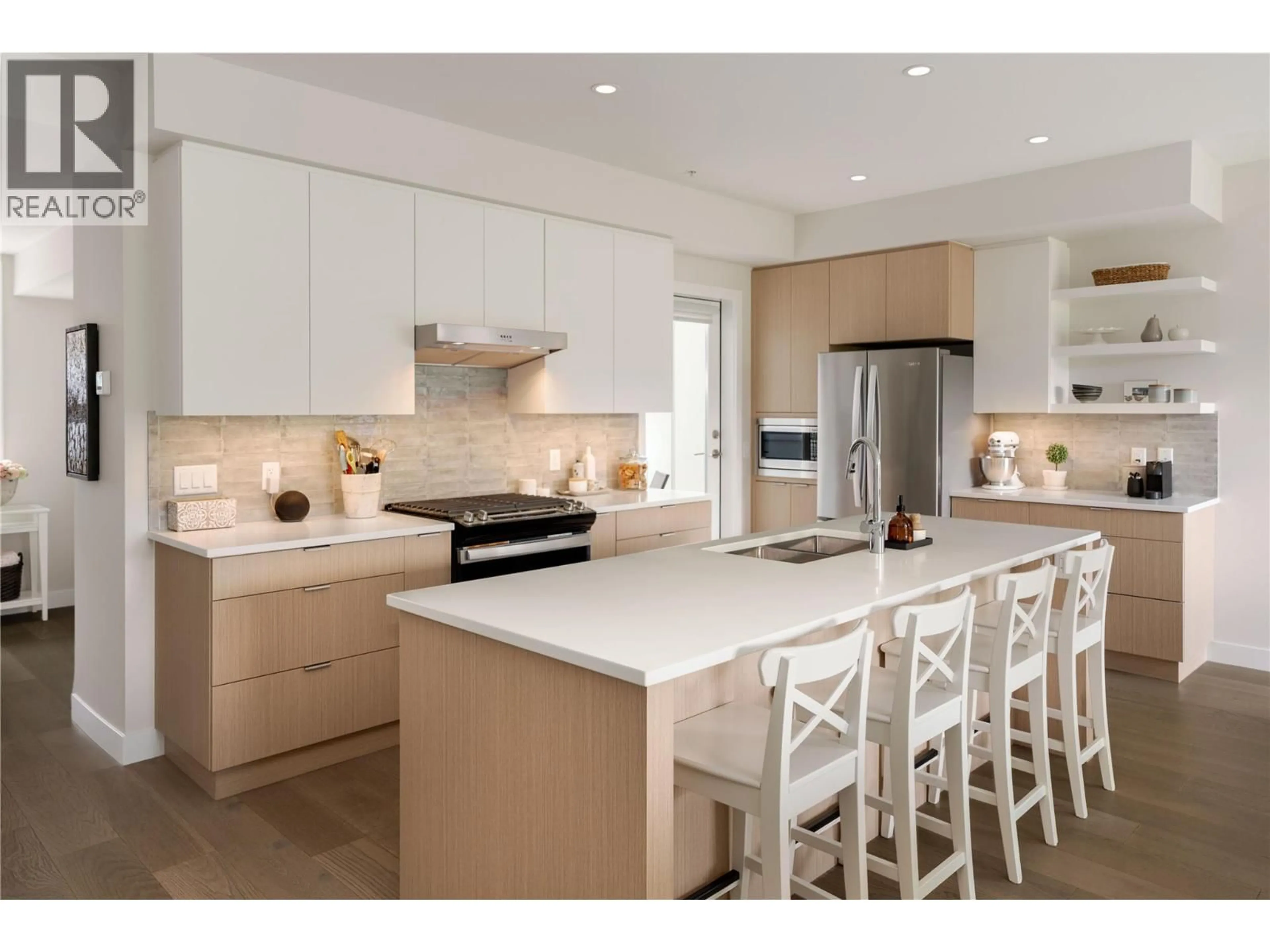 Contemporary kitchen, unknown for 17 - 3719 WOODSDALE ROAD, Lake Country British Columbia V4V1X2