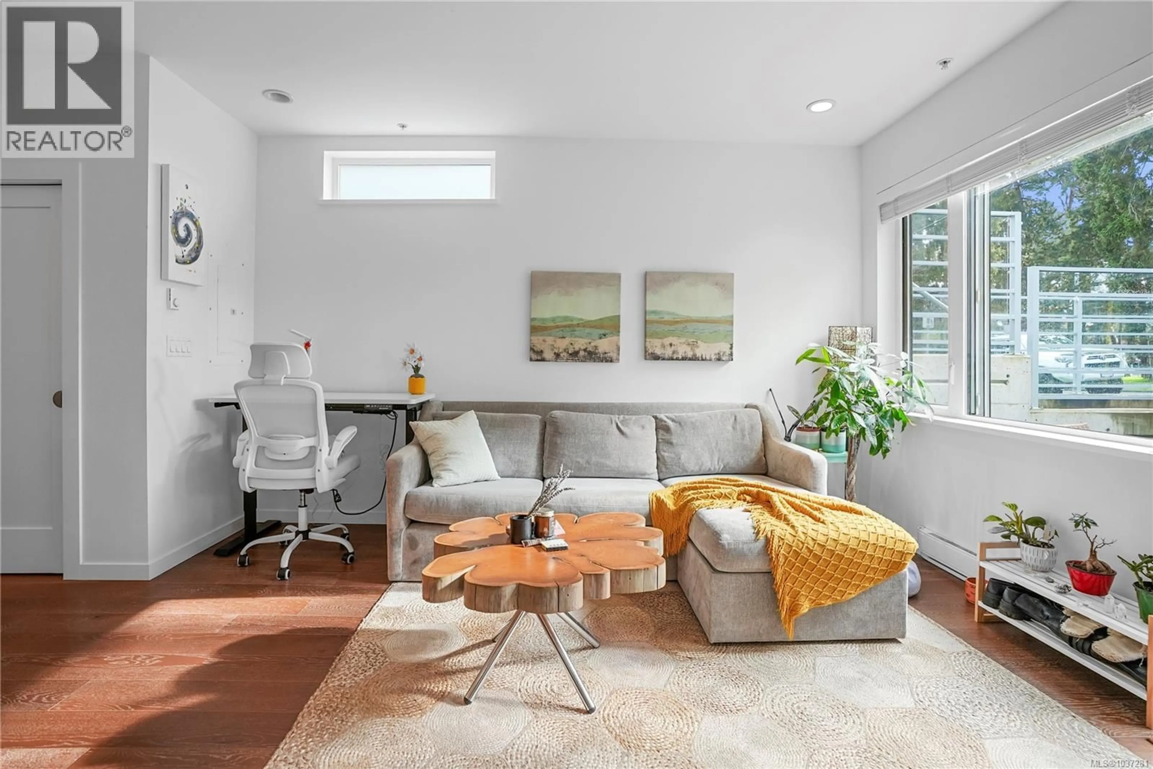 Living room with furniture, unknown for 102 - 1014 PARK BOULEVARD, Victoria British Columbia V8V2T4