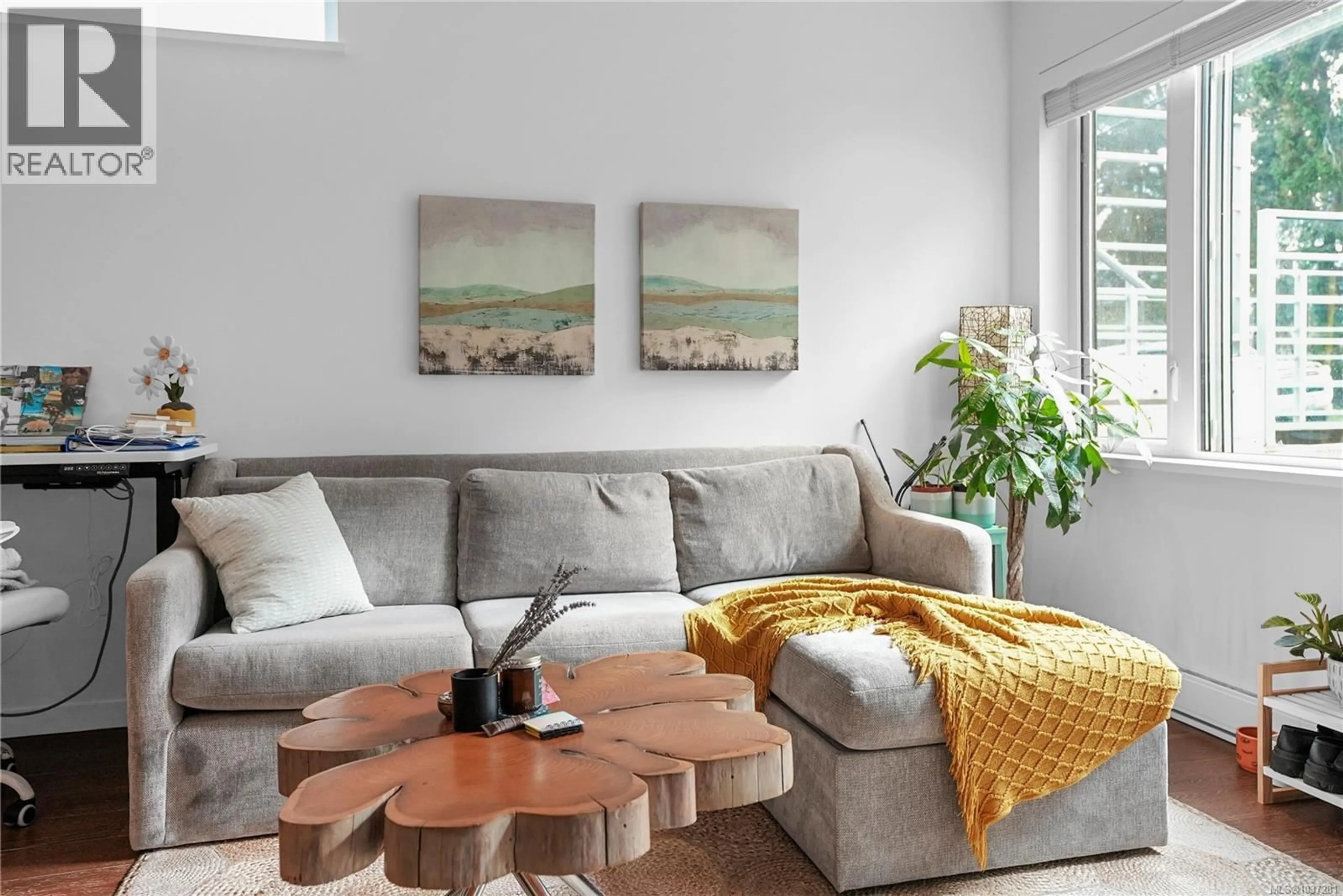 Living room with furniture, unknown for 102 - 1014 PARK BOULEVARD, Victoria British Columbia V8V2T4