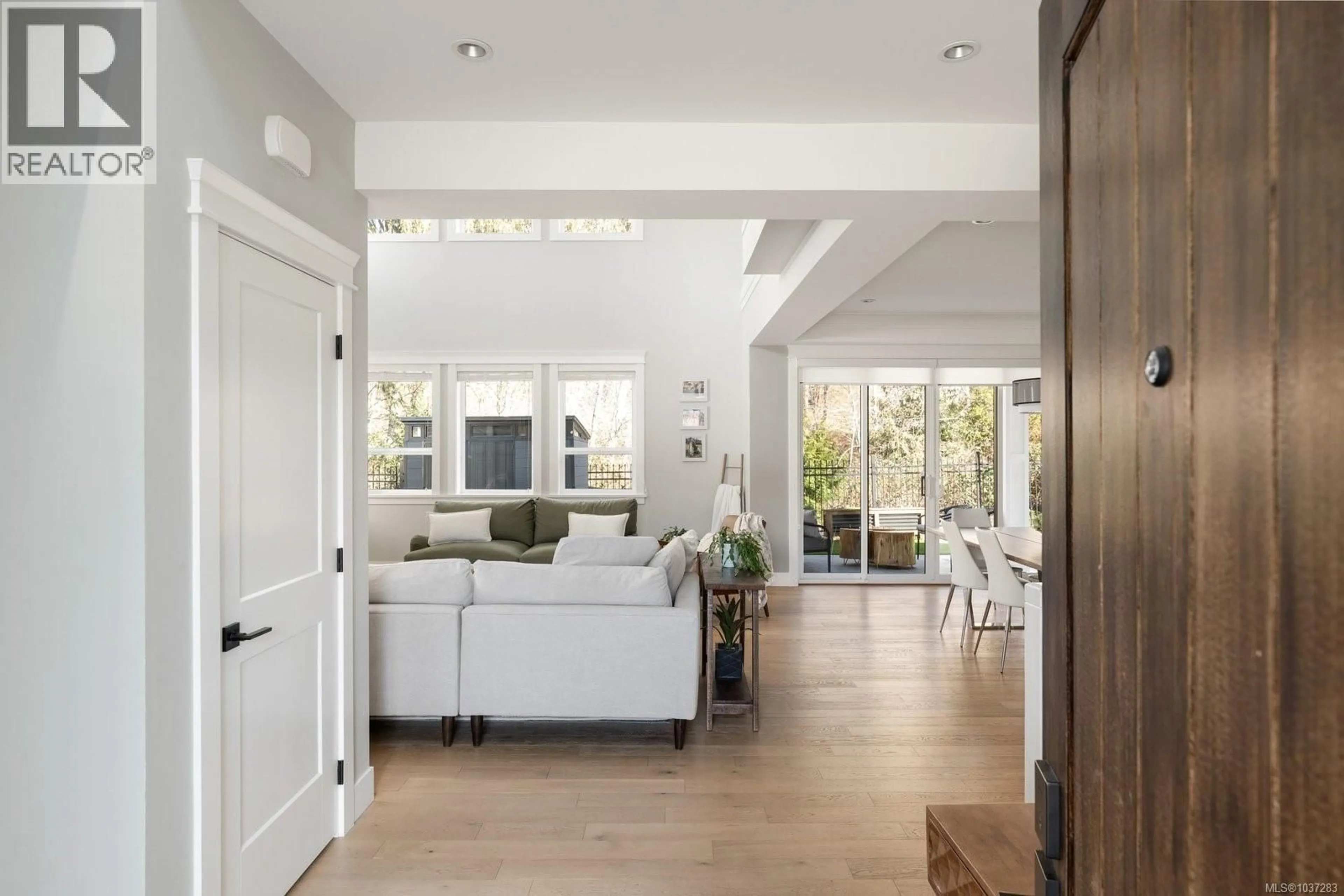 Indoor entryway for 1024 DELTANA AVENUE, Langford British Columbia V9C0K5