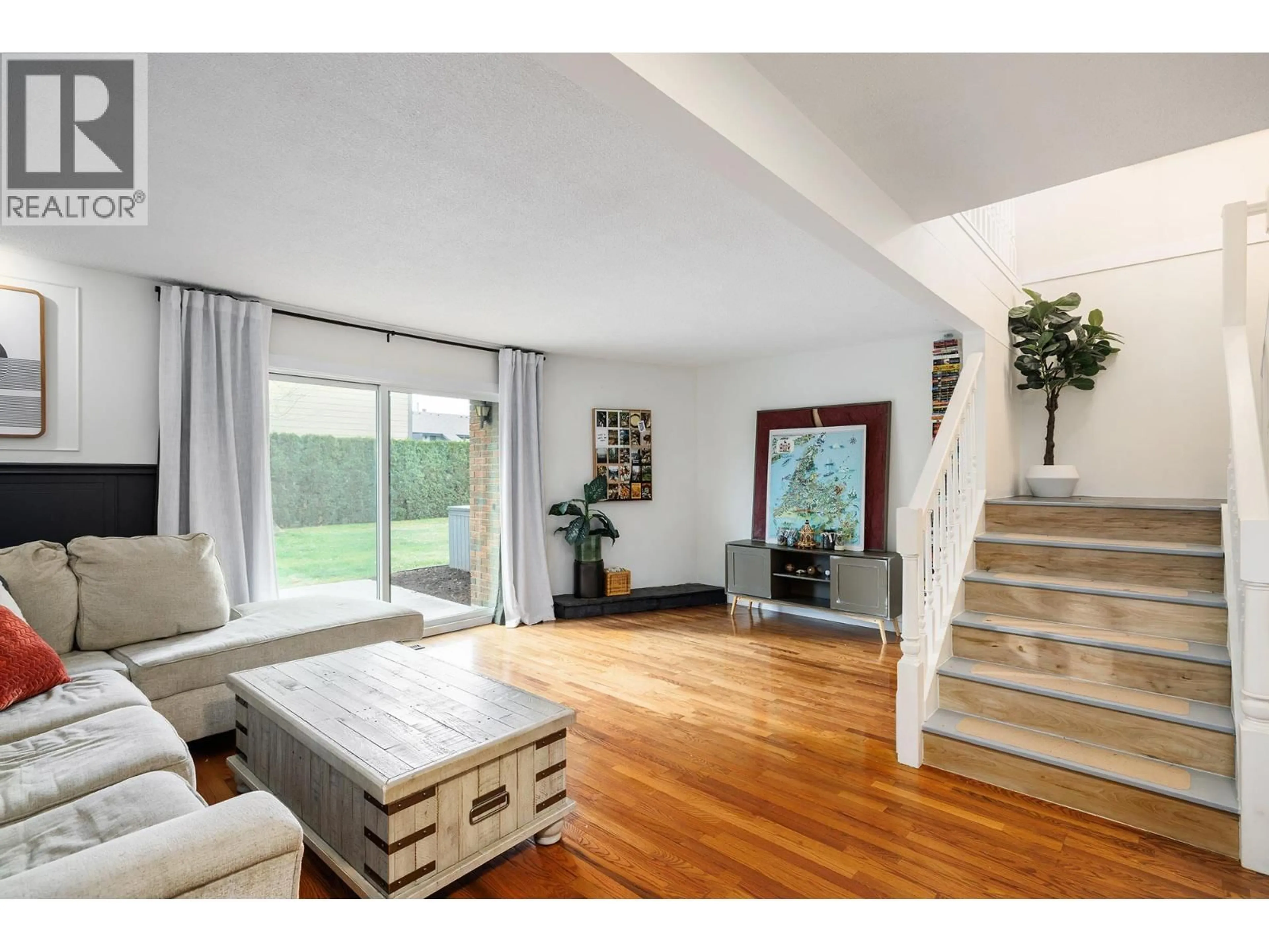 Living room with furniture, wood/laminate floor for 132 - 1050 SPRINGFIELD ROAD, Kelowna British Columbia V1Y8J7