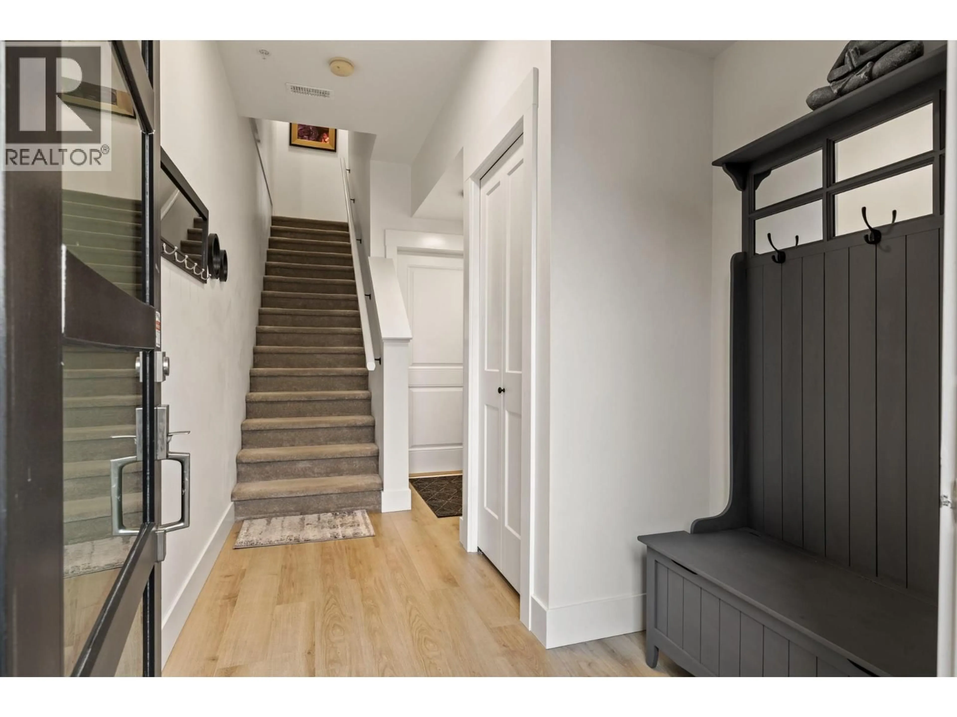 Indoor entryway for 47 - 12798 LAKE HILL DRIVE, Lake Country British Columbia V4V2W5