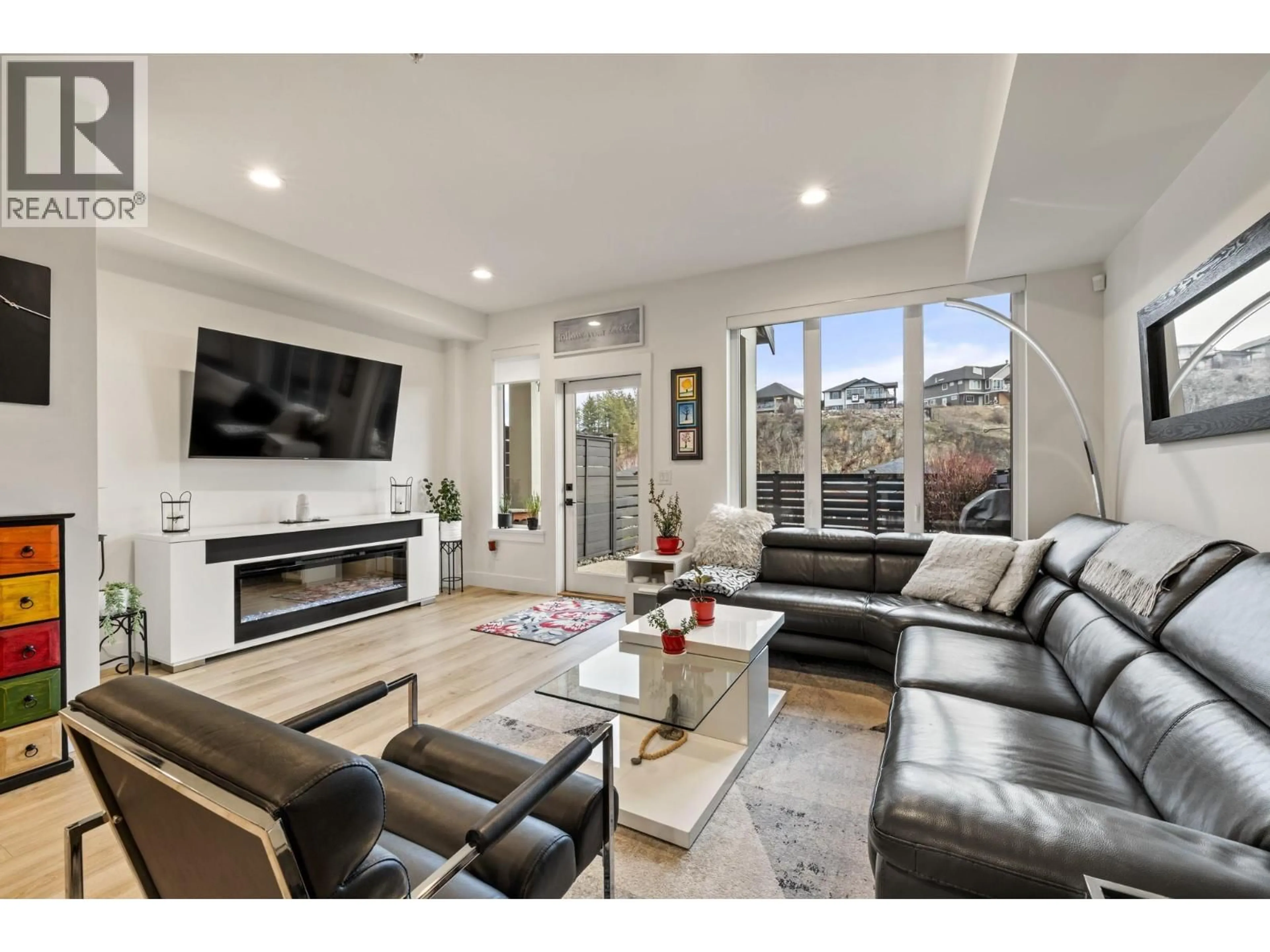Living room with furniture, unknown for 47 - 12798 LAKE HILL DRIVE, Lake Country British Columbia V4V2W5