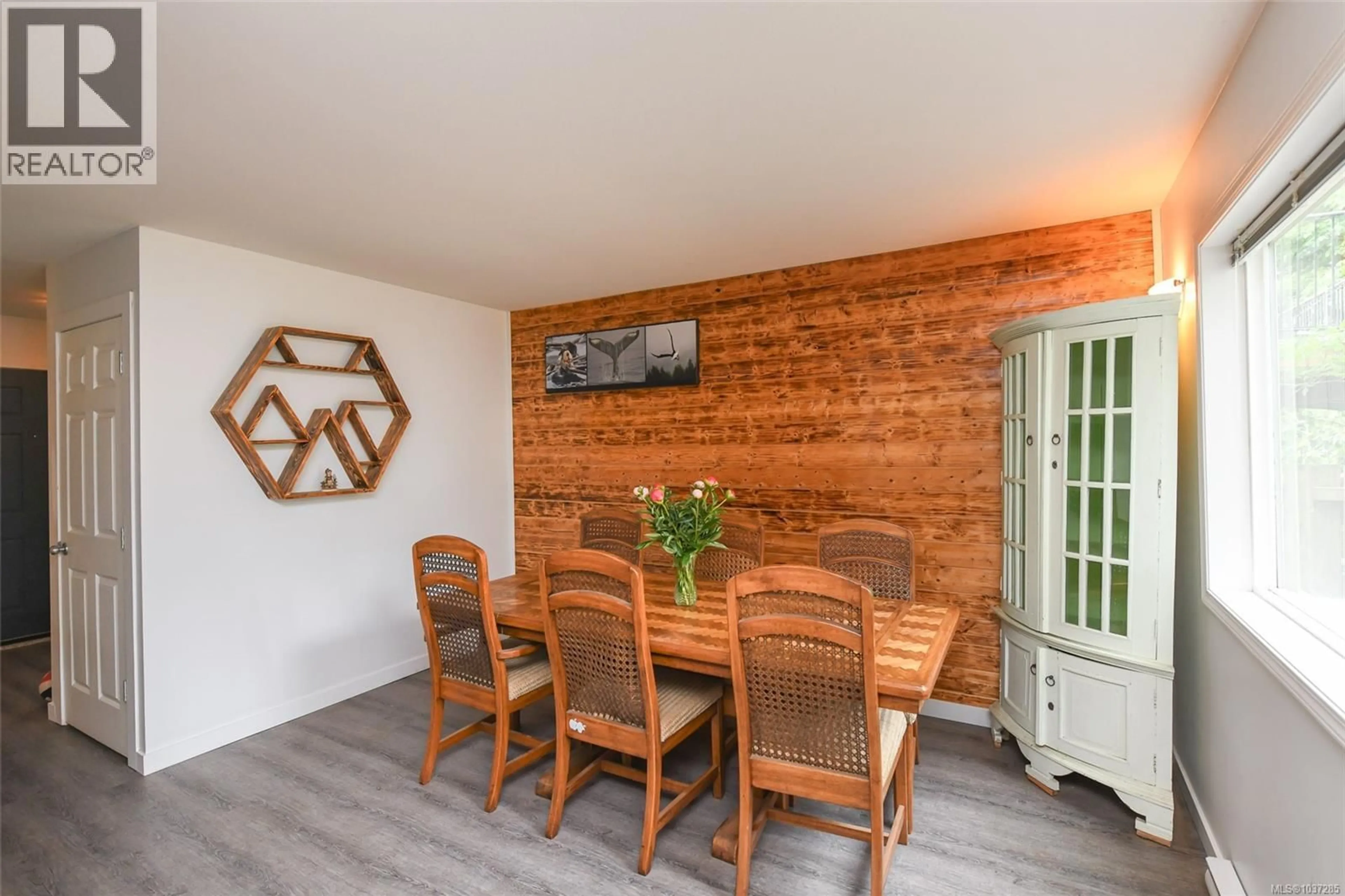 Dining room, wood/laminate floor for 2238 TAMARACK DRIVE, Courtenay British Columbia V9N9C1