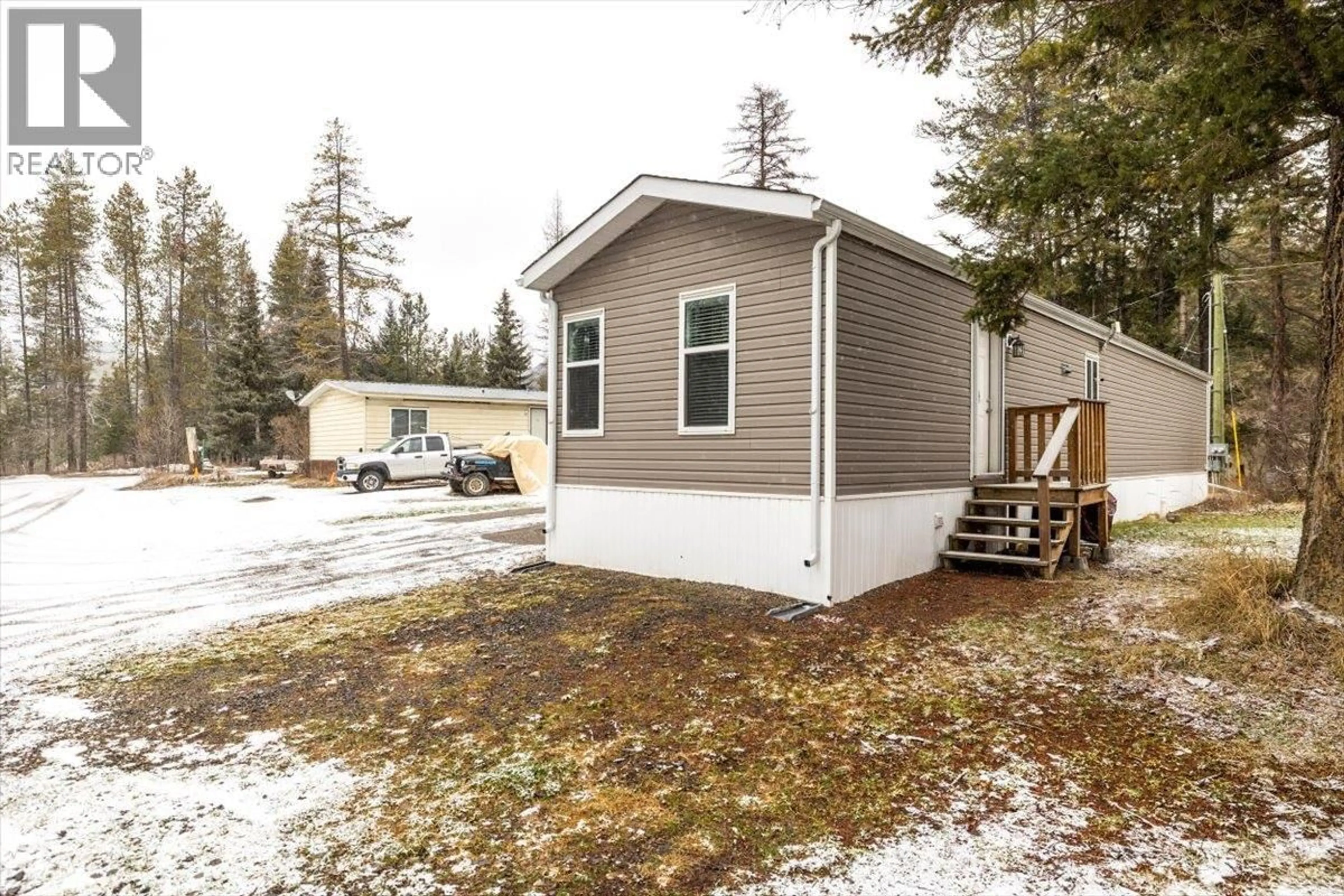 Home with vinyl exterior material, street for 2 - 8470 CAITHNESS ROAD, Elko British Columbia V0B1T3