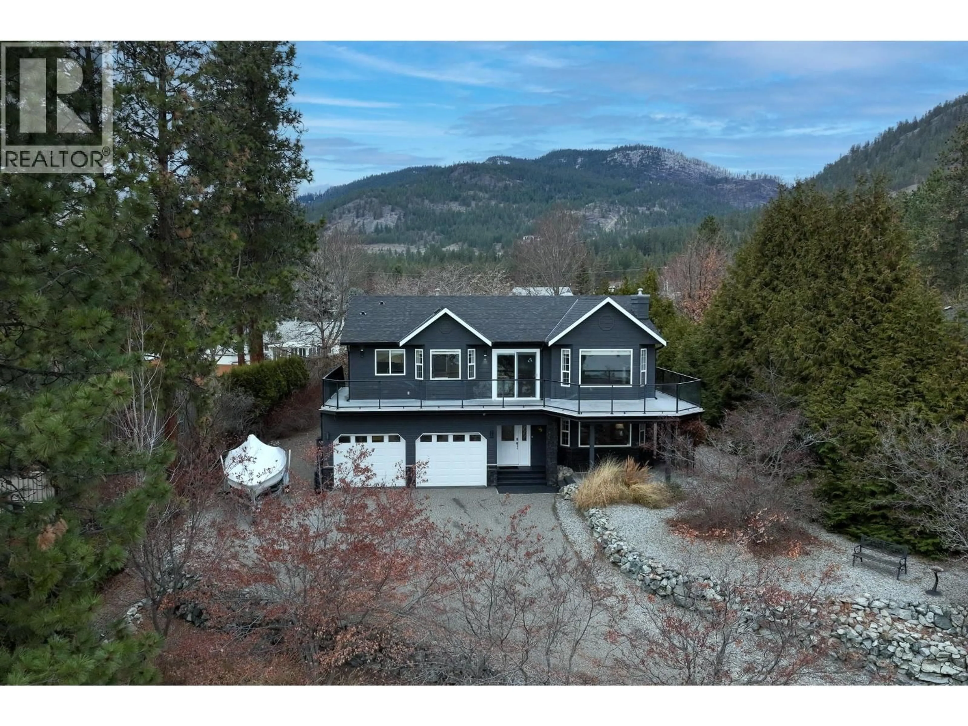 A pic from outside/outdoor area/front of a property/back of a property/a pic from drone, mountain view for 3920 TREPANIER HEIGHTS AVENUE, Peachland British Columbia V0H1X0
