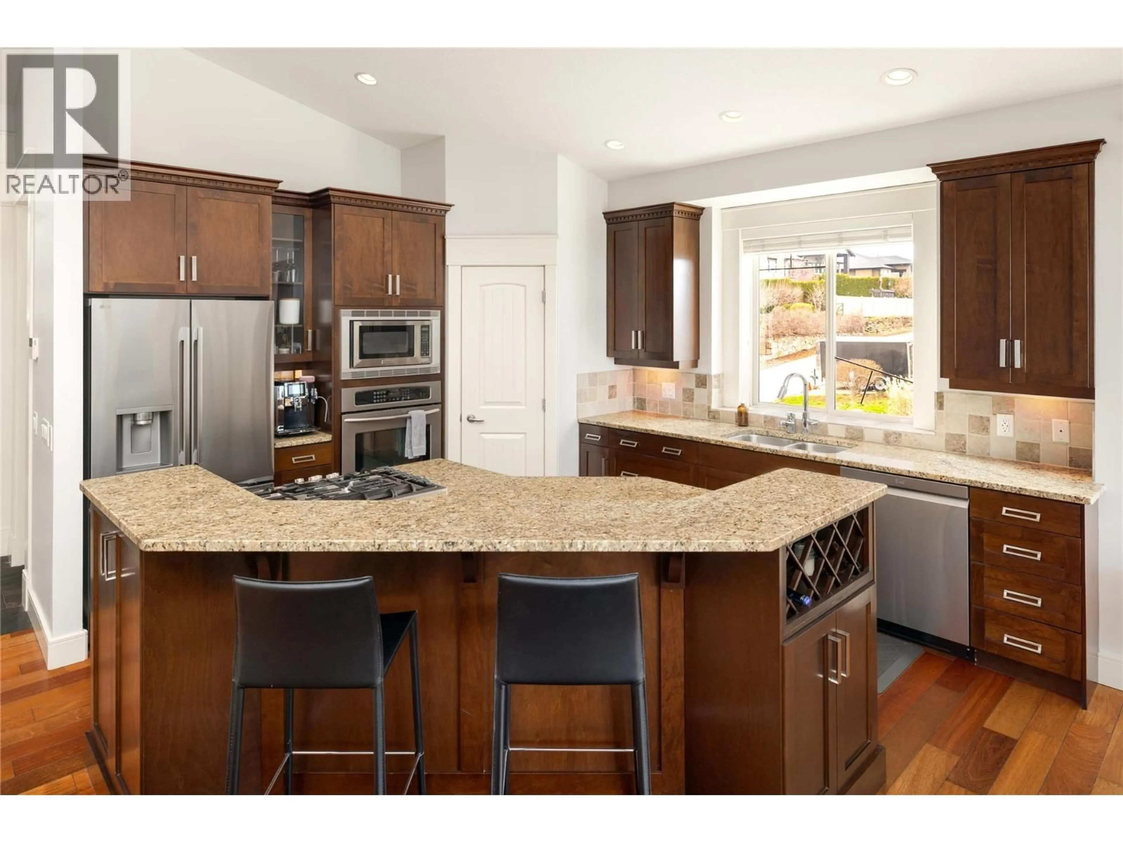 Open concept kitchen, unknown for 667 DEVONIAN AVENUE, Kelowna British Columbia V1W5C2