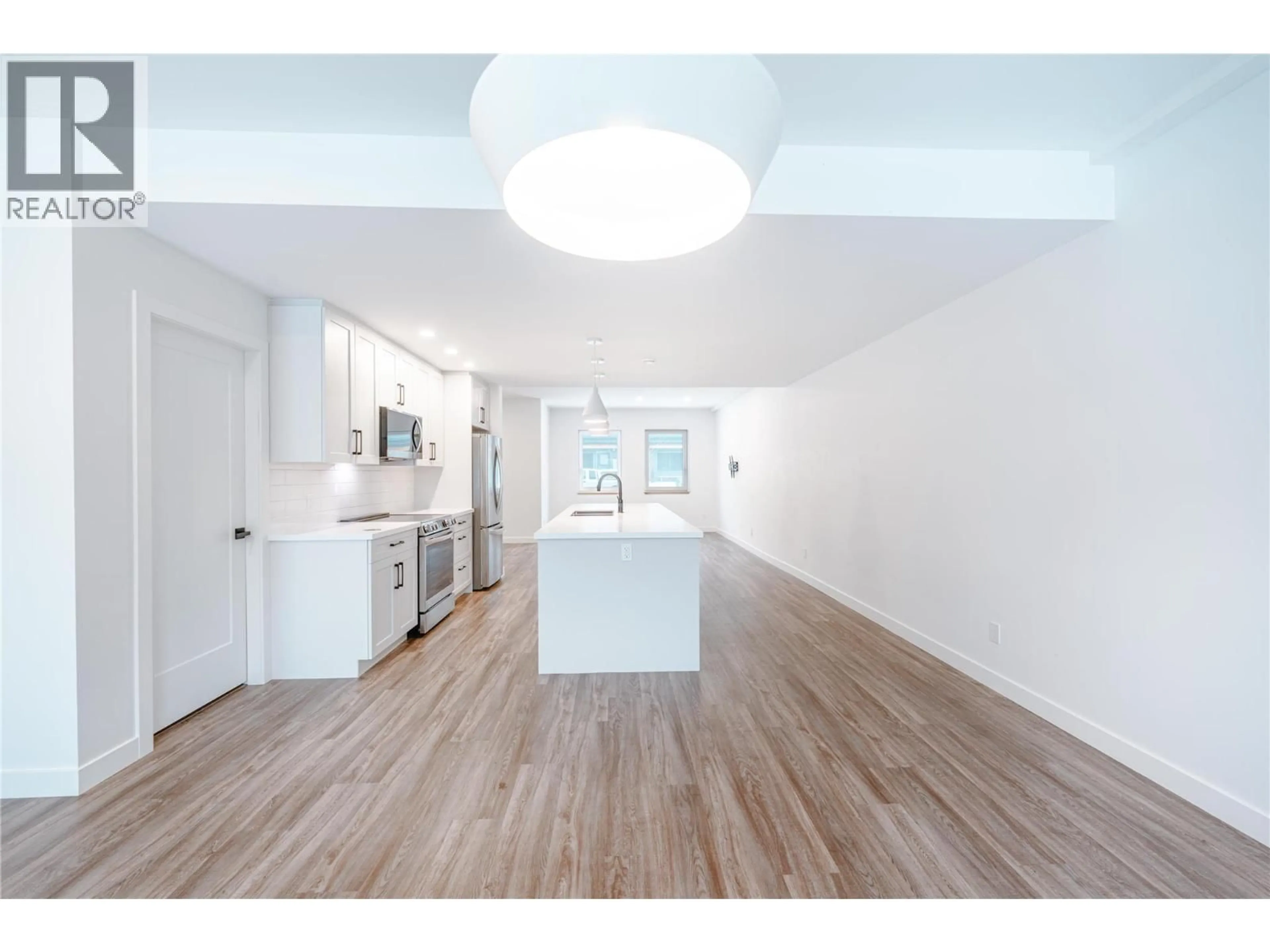 Open concept kitchen, unknown for 1039 KEYSTONE CRESCENT, Revelstoke British Columbia V0E2S3