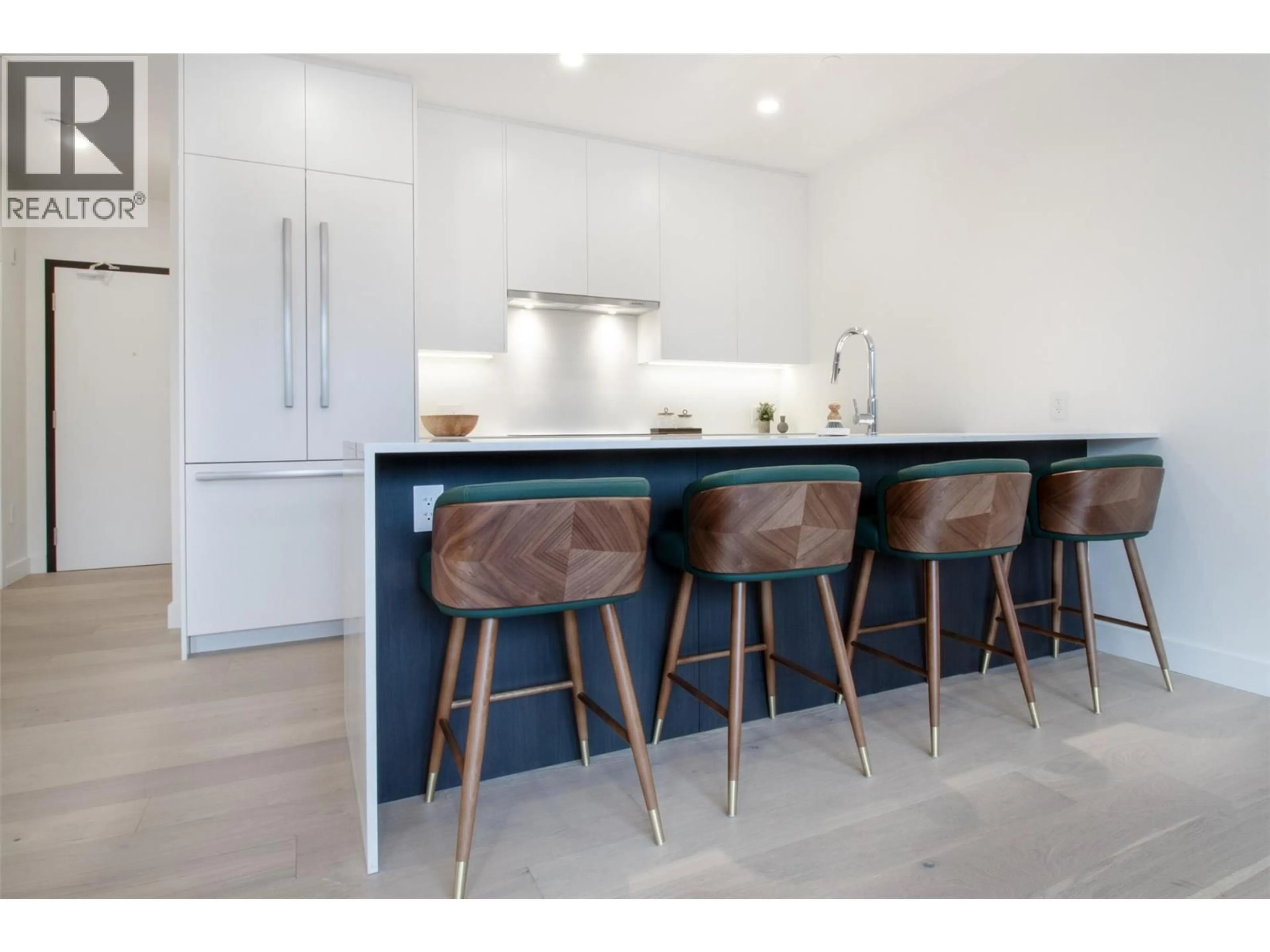 Contemporary kitchen, wood/laminate floor for 1108 - 1702 COURSIER AVENUE, Revelstoke British Columbia V0E2S3