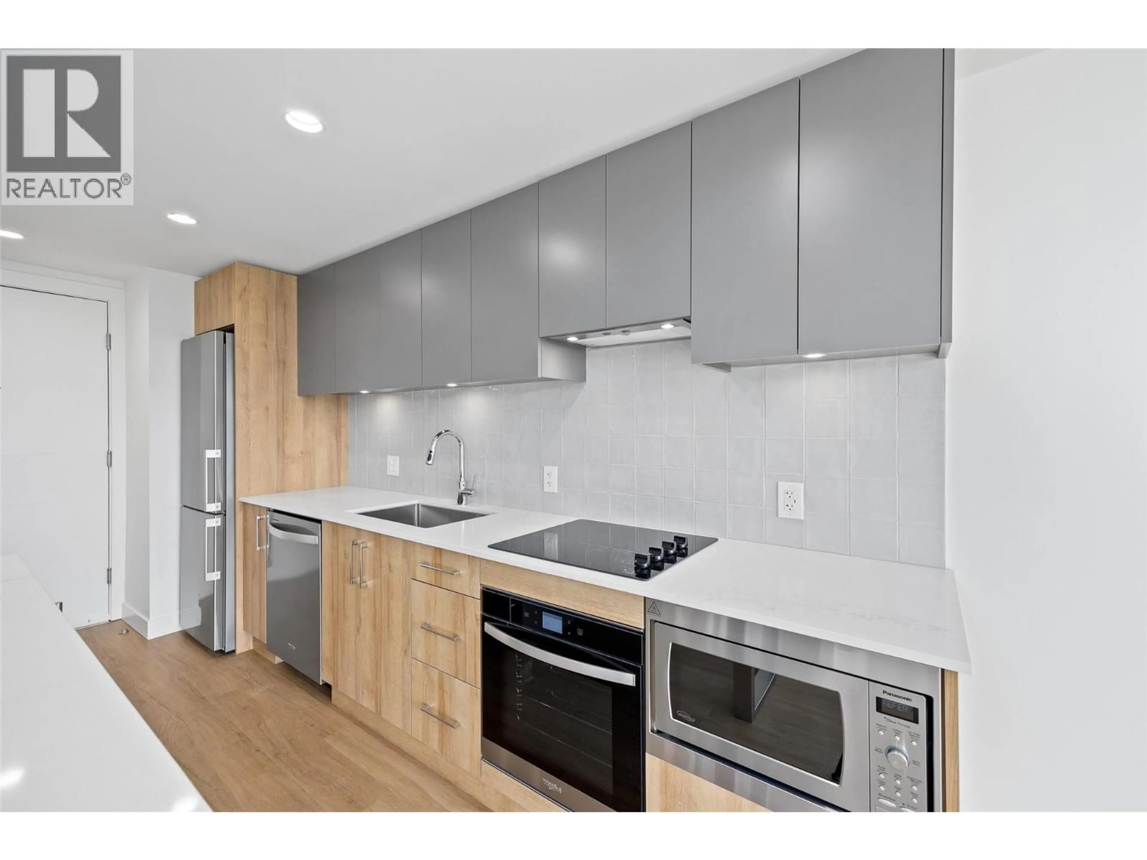 Standard kitchen, wood/laminate floor for 705 - 3699 CAPOZZI ROAD, Kelowna British Columbia V1W3L2