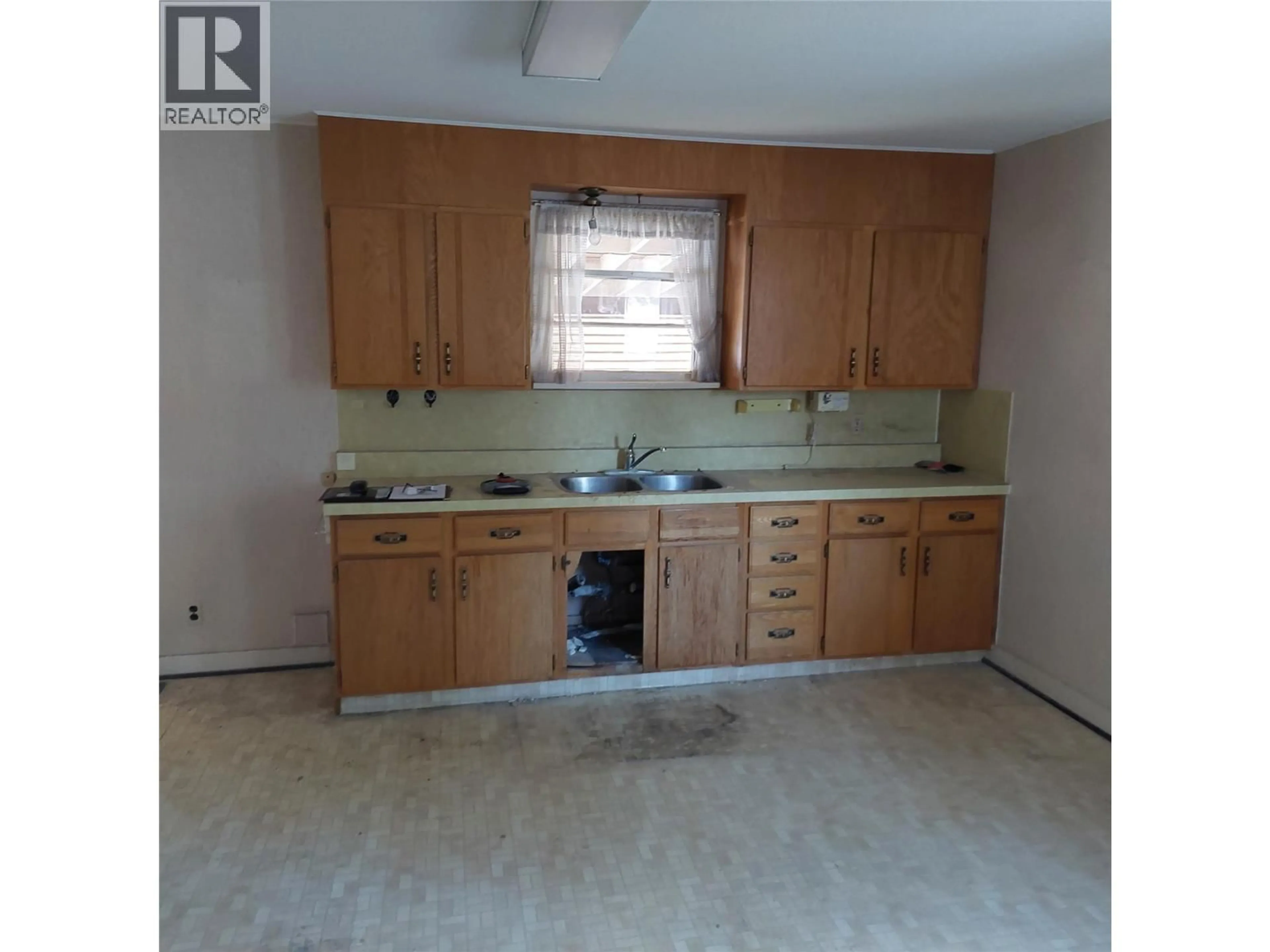 Standard kitchen, unknown for 3220 35 STREET, Vernon British Columbia V1T6B7