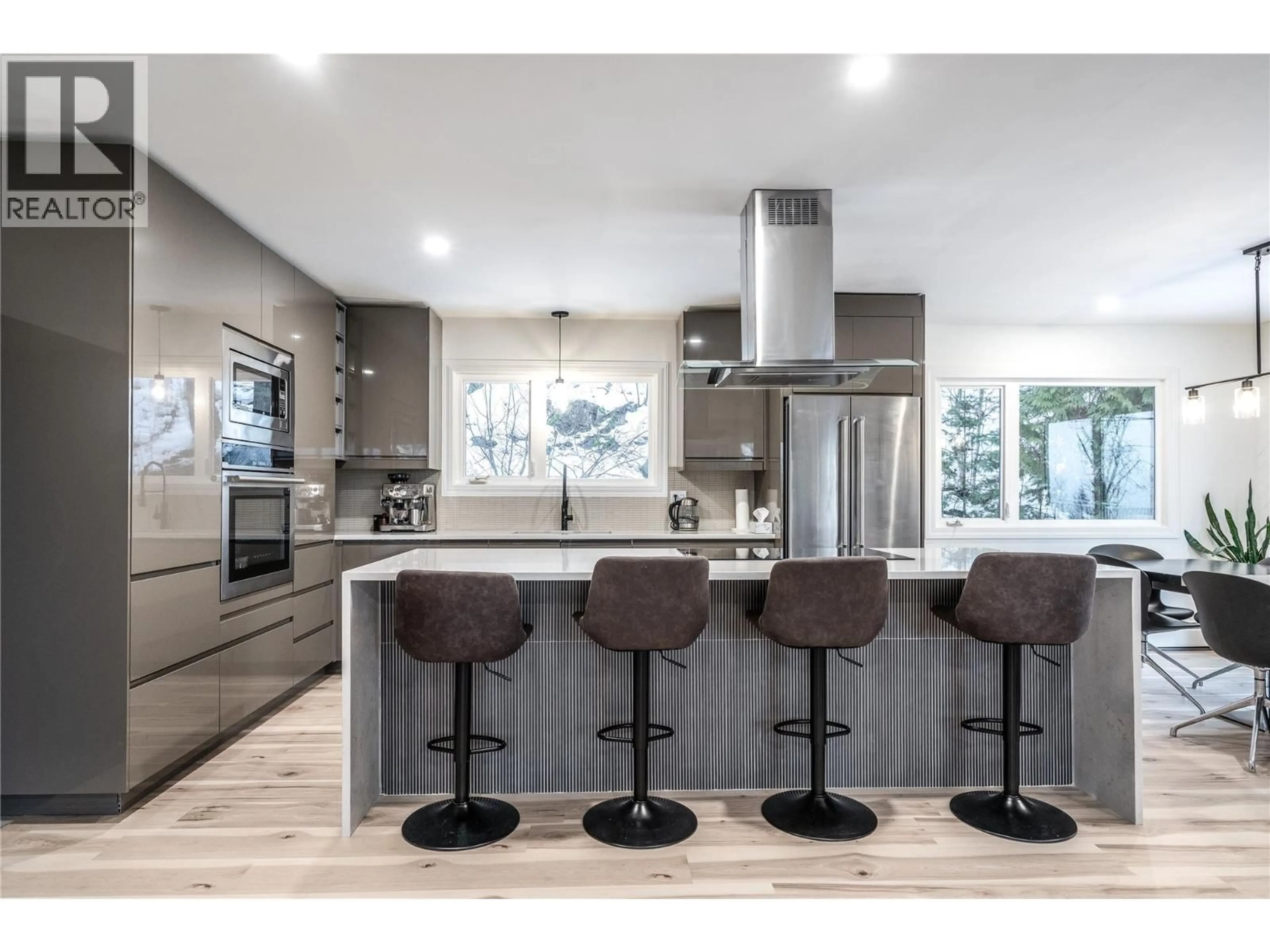 Contemporary kitchen, wood/laminate floor for 488 ALPINE LANE, Revelstoke British Columbia V0E2S0