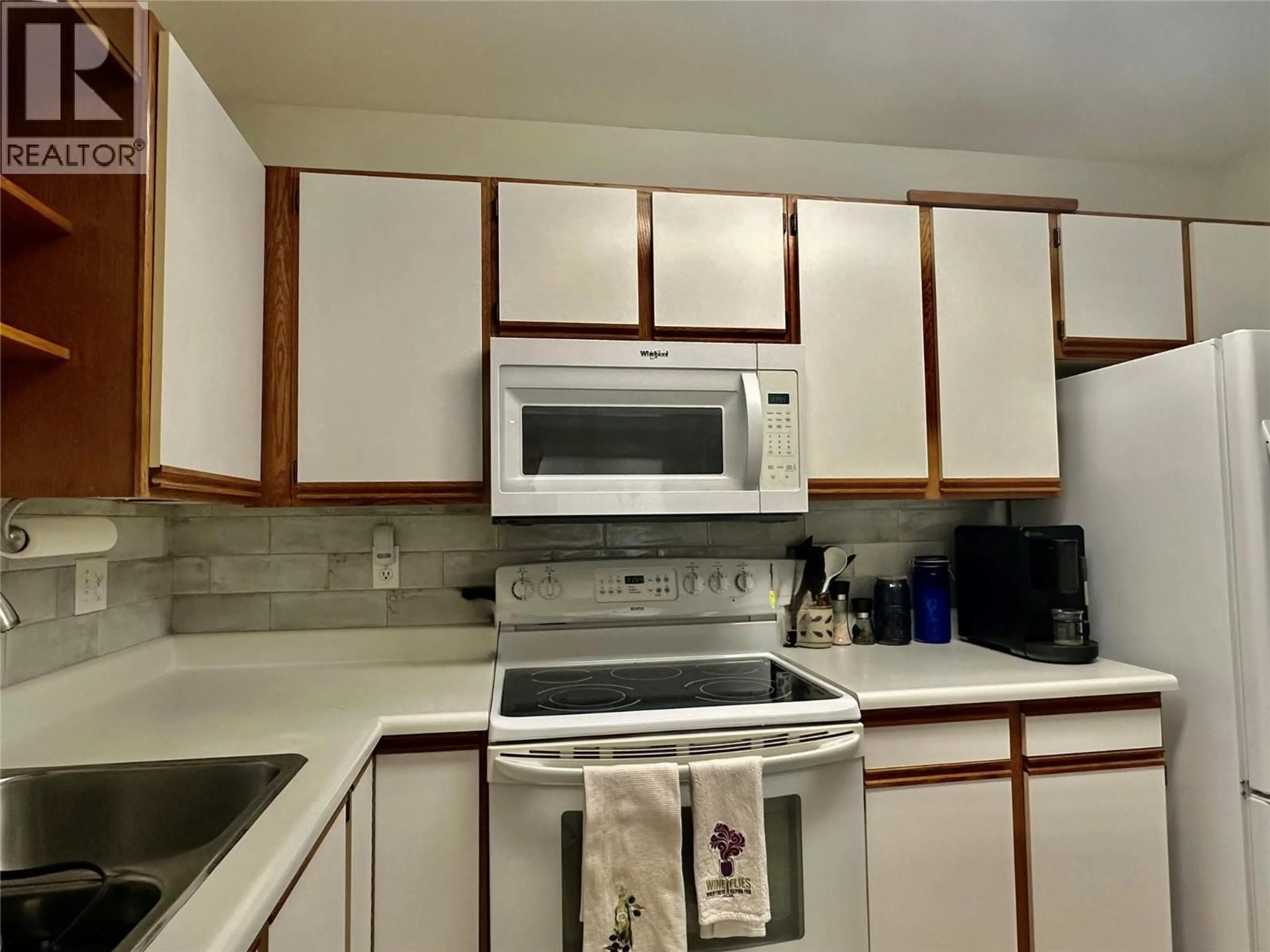 Standard kitchen, unknown for 35 - 6446 MEADOWS DRIVE, Oliver British Columbia V0H1T3