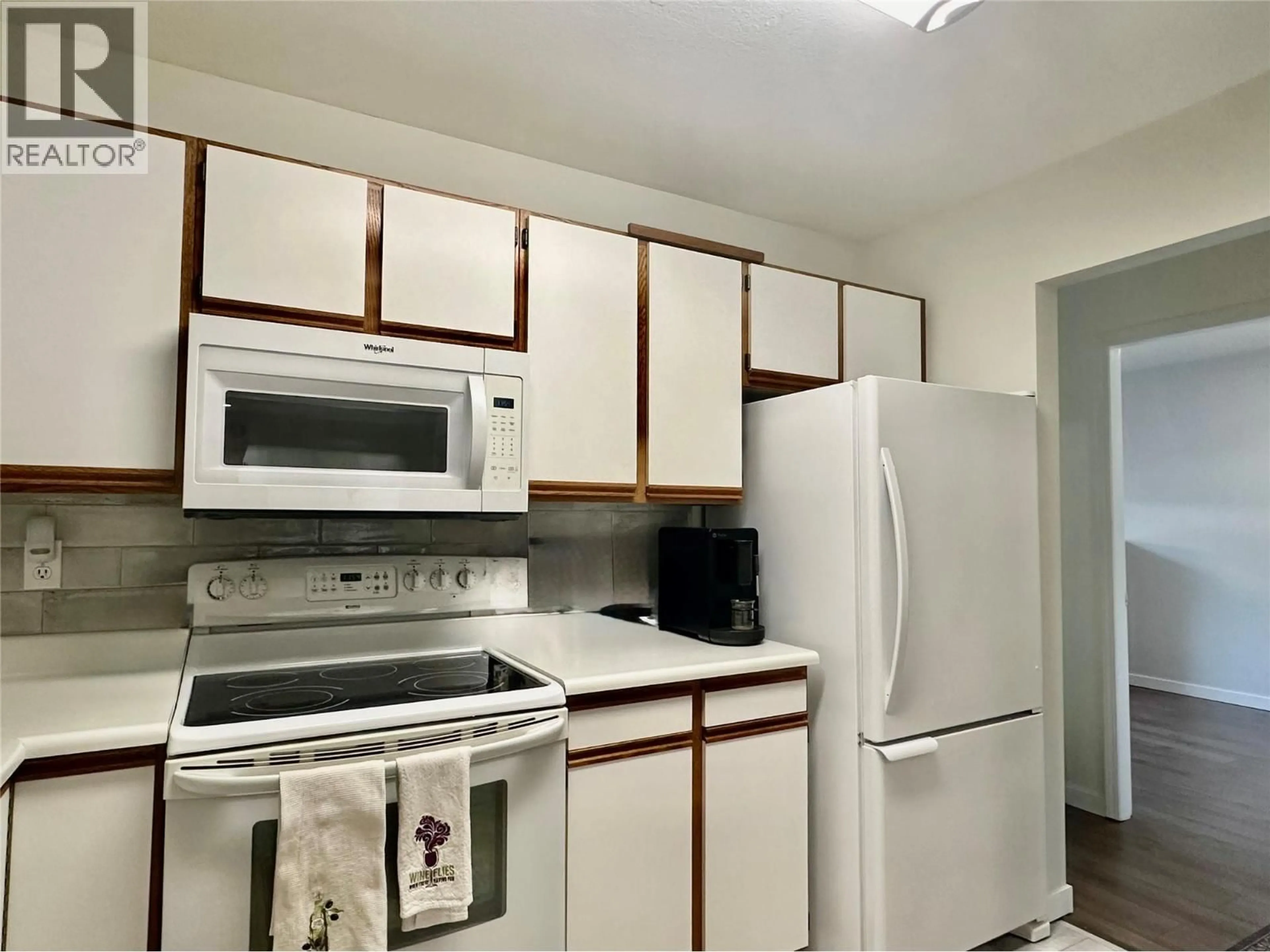 Standard kitchen, unknown for 35 - 6446 MEADOWS DRIVE, Oliver British Columbia V0H1T3