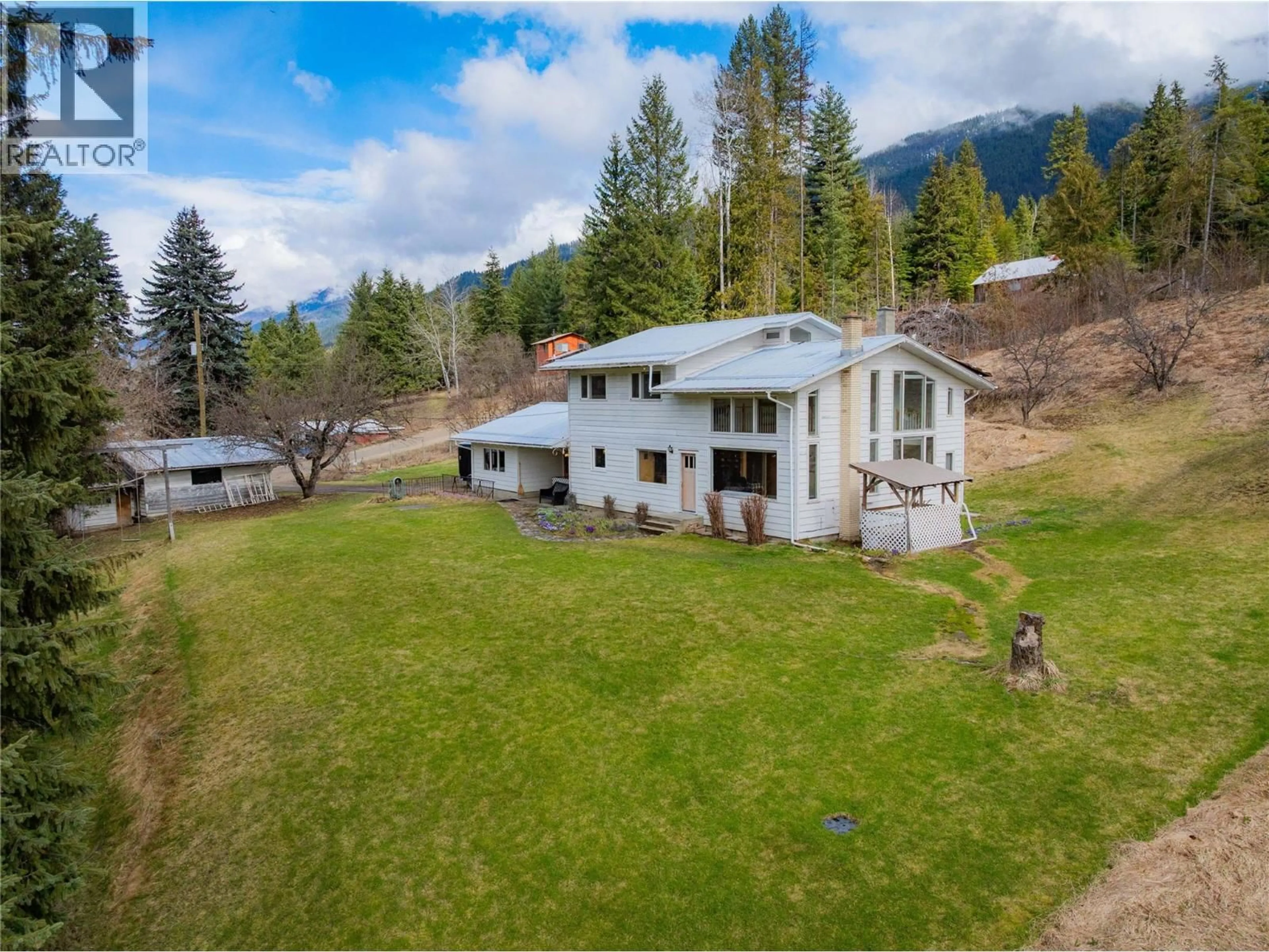 A pic from outside/outdoor area/front of a property/back of a property/a pic from drone, mountain view for 6943 KANIGAN ROAD, Appledale British Columbia V0G2J0