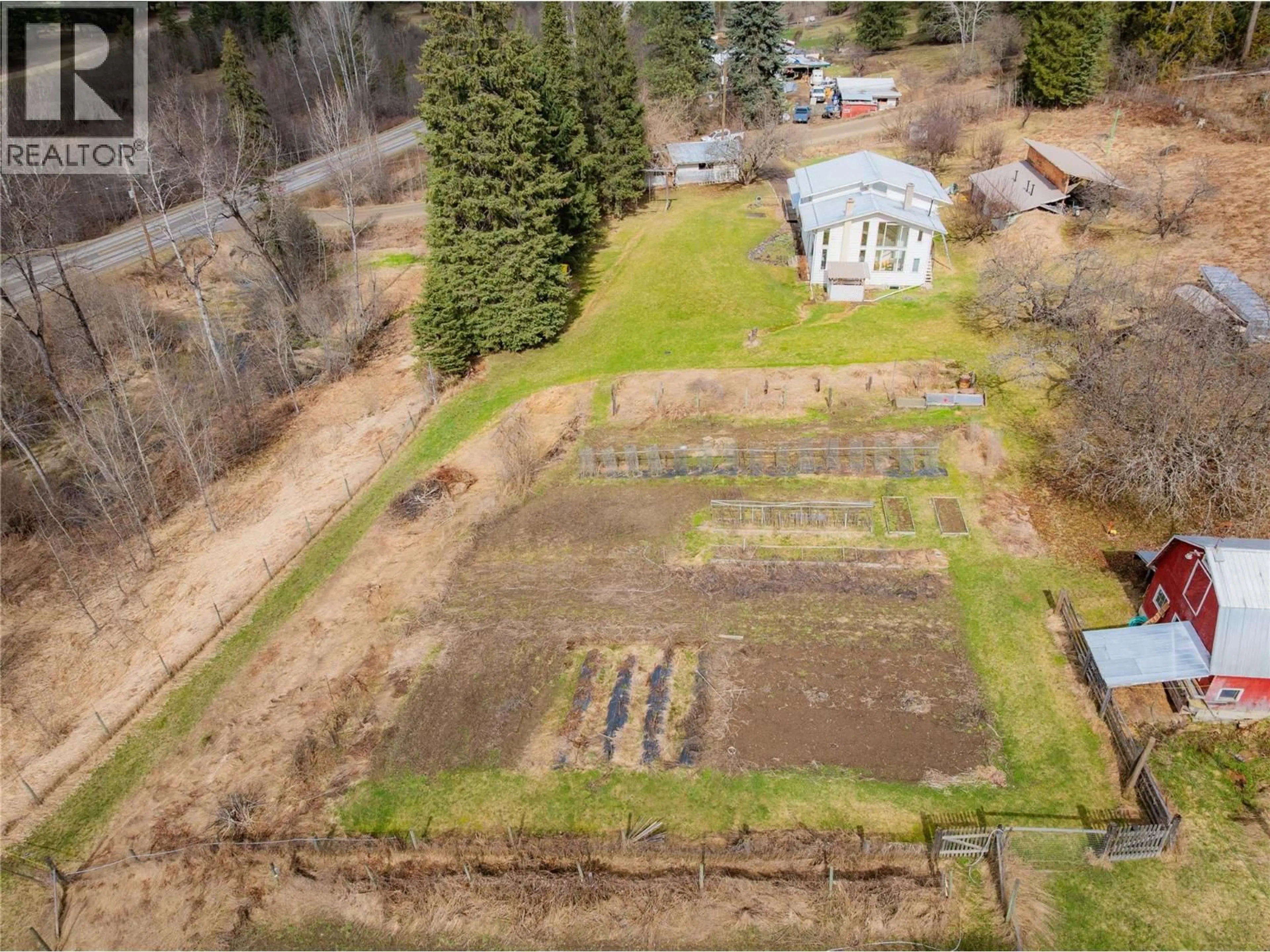 A pic from outside/outdoor area/front of a property/back of a property/a pic from drone, building for 6943 KANIGAN ROAD, Appledale British Columbia V0G2J0