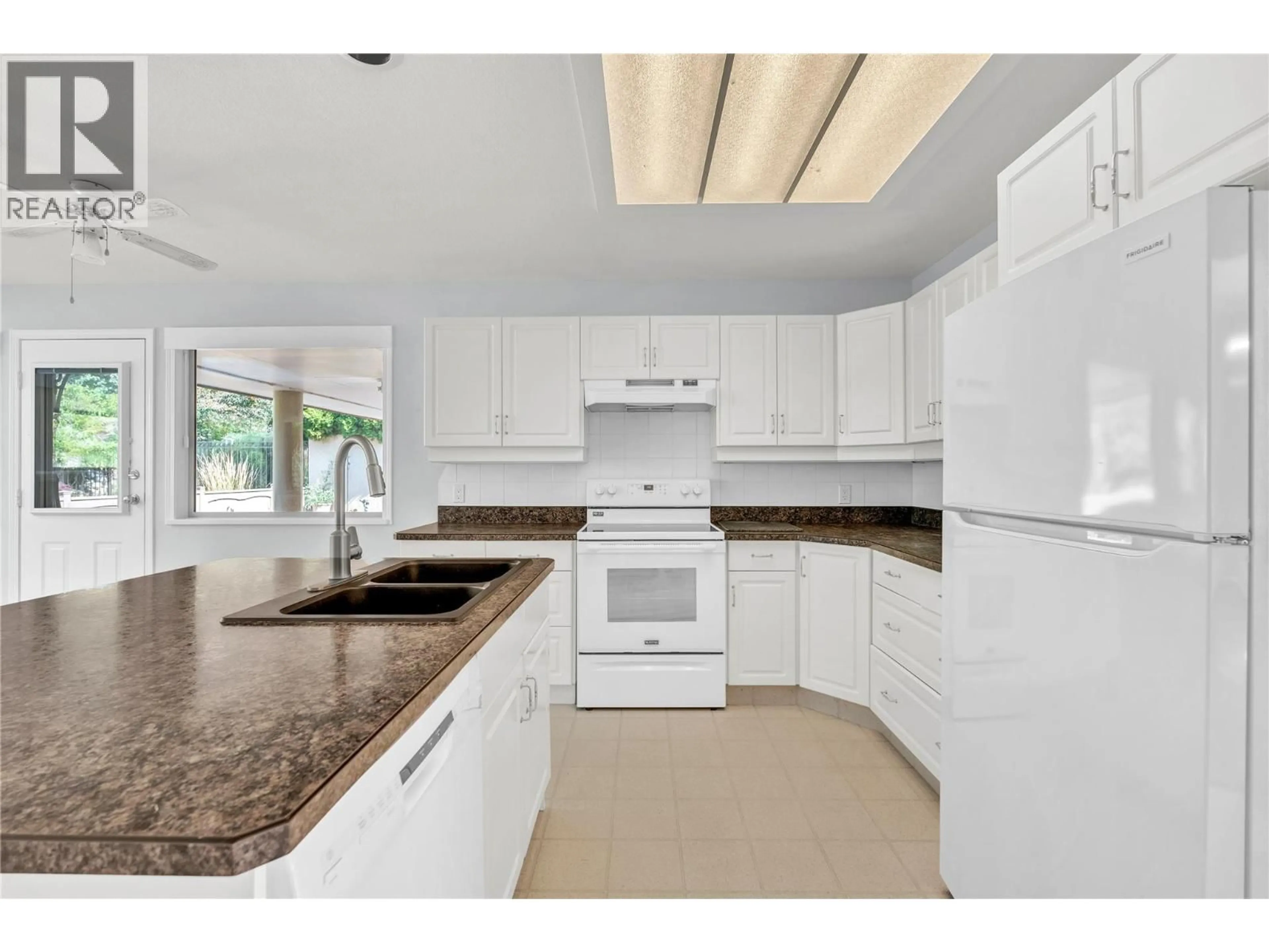 Open concept kitchen, ceramic/tile floor for 207 - 102 FORESTBROOK PLACE, Penticton British Columbia V2A7N4