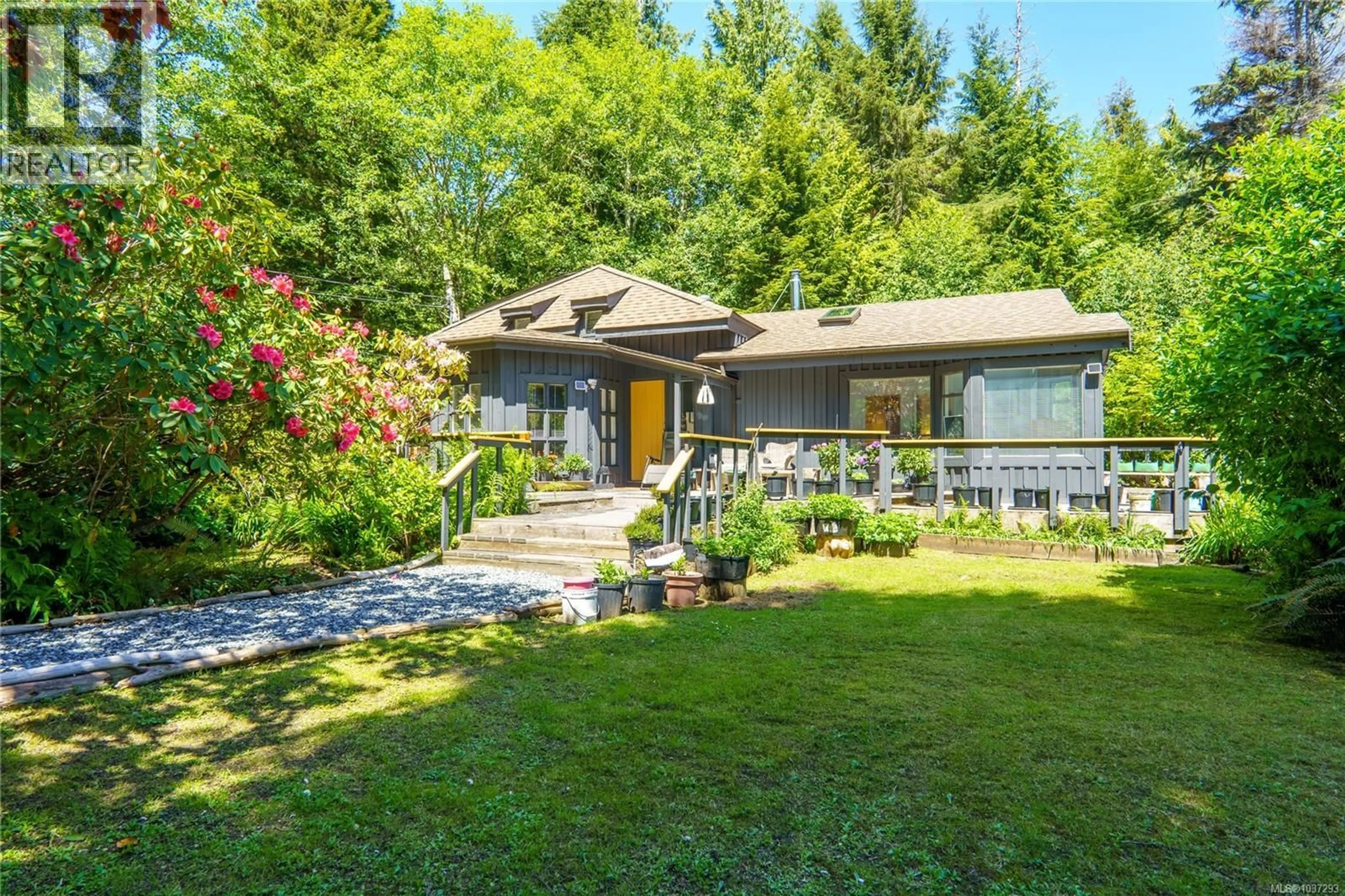 Patio, unknown for 1334 CHESTERMAN BEACH ROAD, Tofino British Columbia V0R2Z0