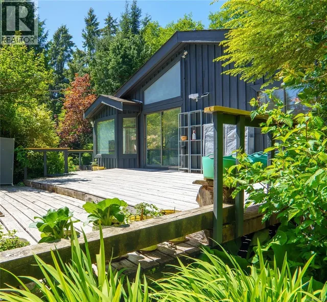 1334 CHESTERMAN BEACH ROAD, Tofino 2