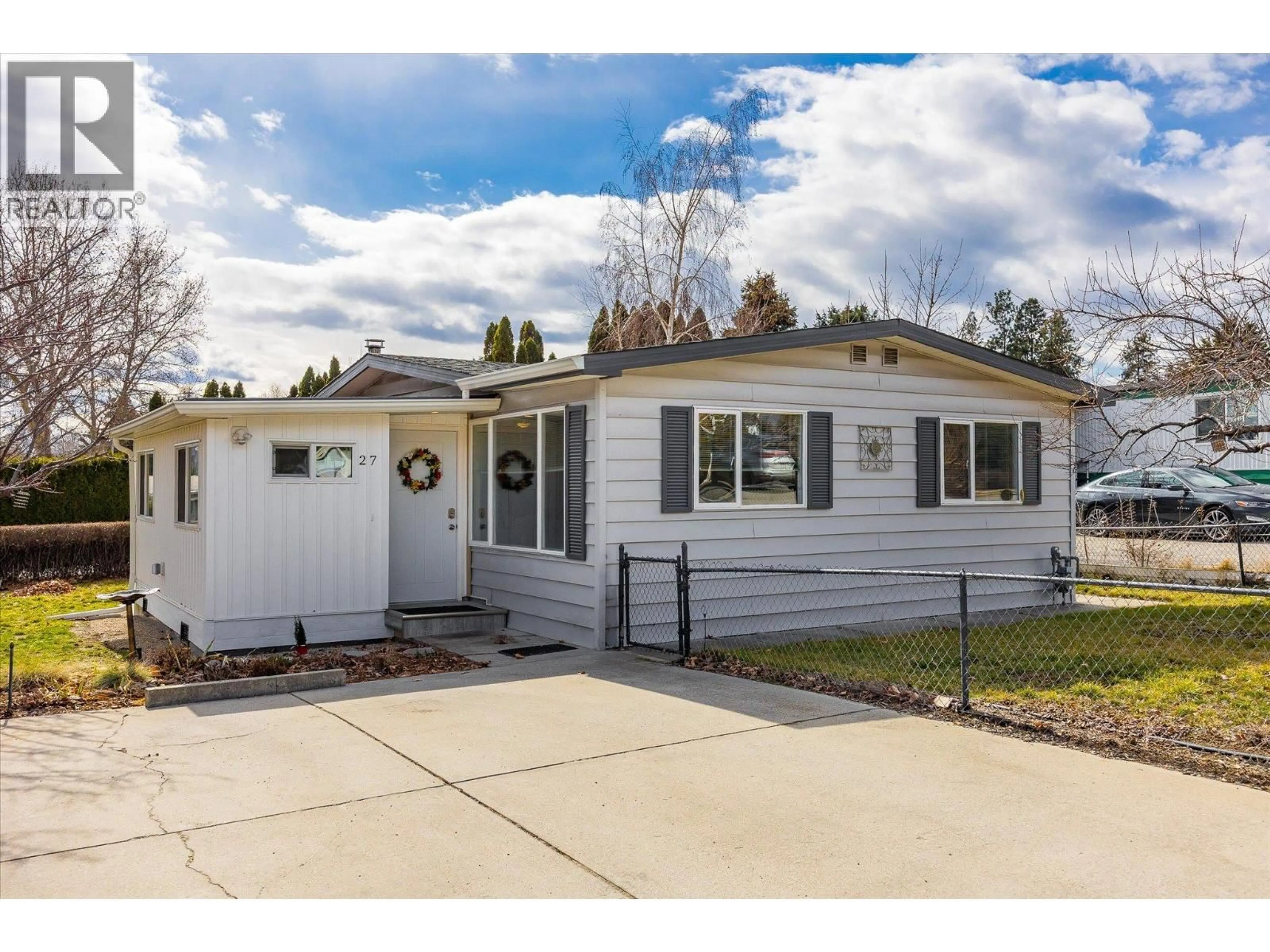 Home with vinyl exterior material, street for 27 - 2001 97 HIGHWAY SOUTH, West Kelowna British Columbia V1Z3M9