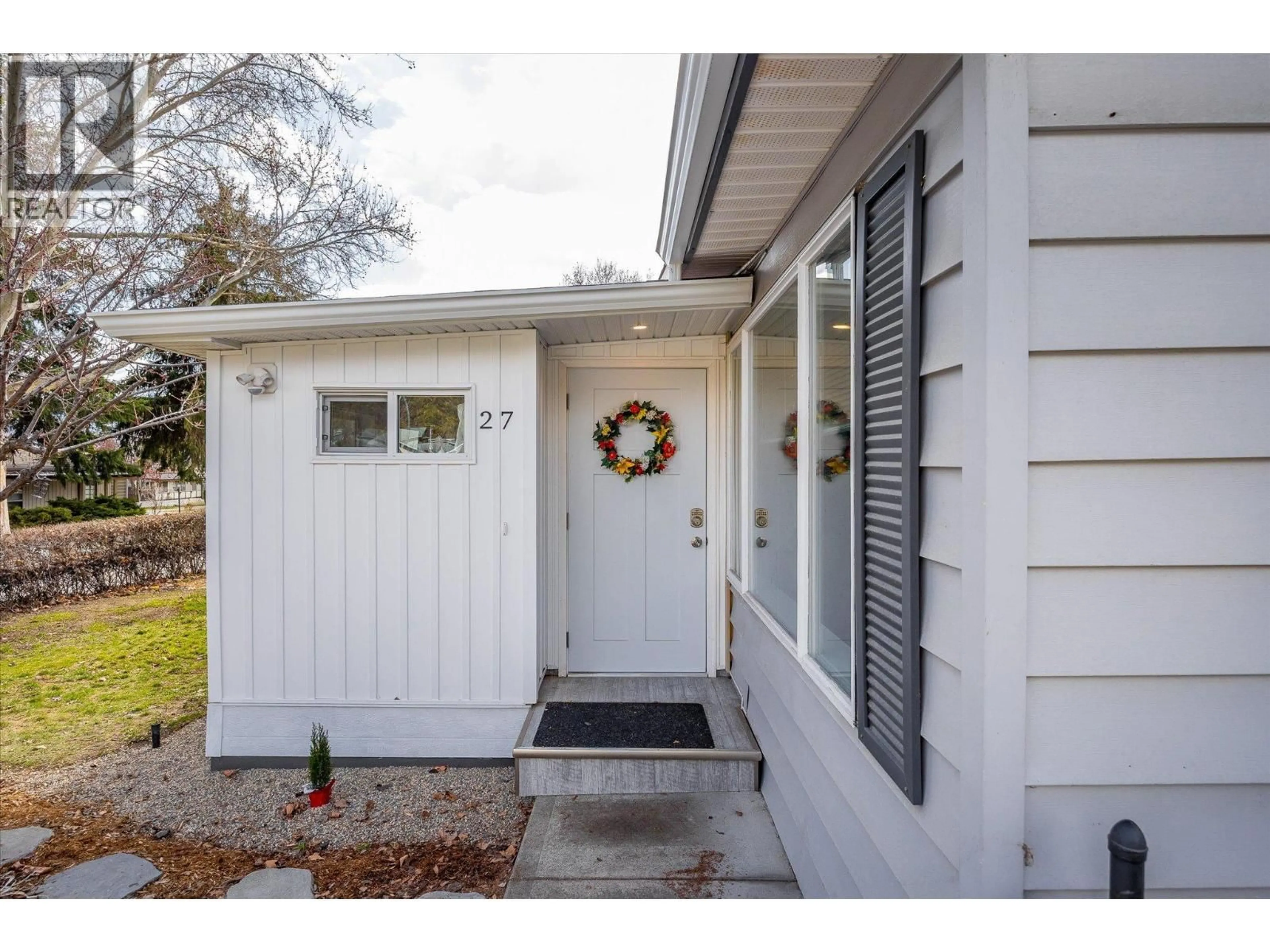 Home with vinyl exterior material, street for 27 - 2001 97 HIGHWAY SOUTH, West Kelowna British Columbia V1Z3M9