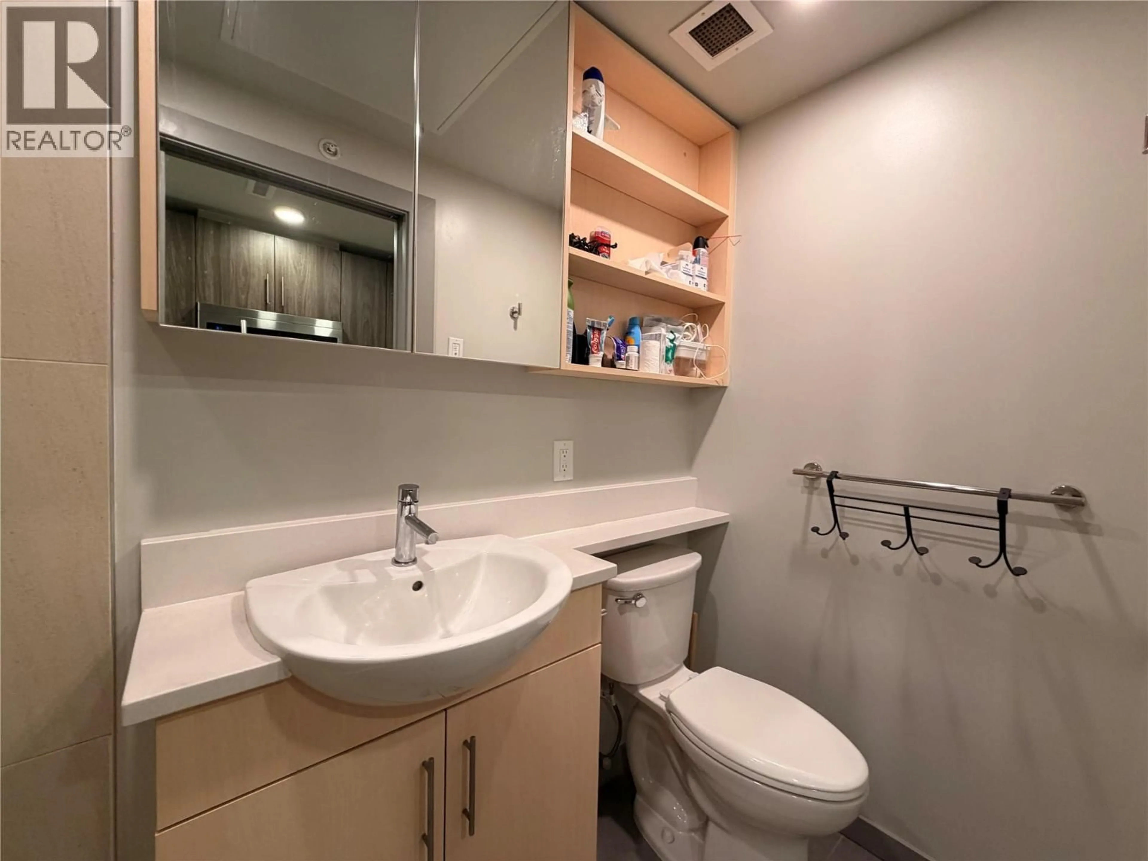 Standard bathroom, ceramic/tile floor for PH14 - 345 DOUGALL ROAD NORTH, Kelowna British Columbia V1X3K8